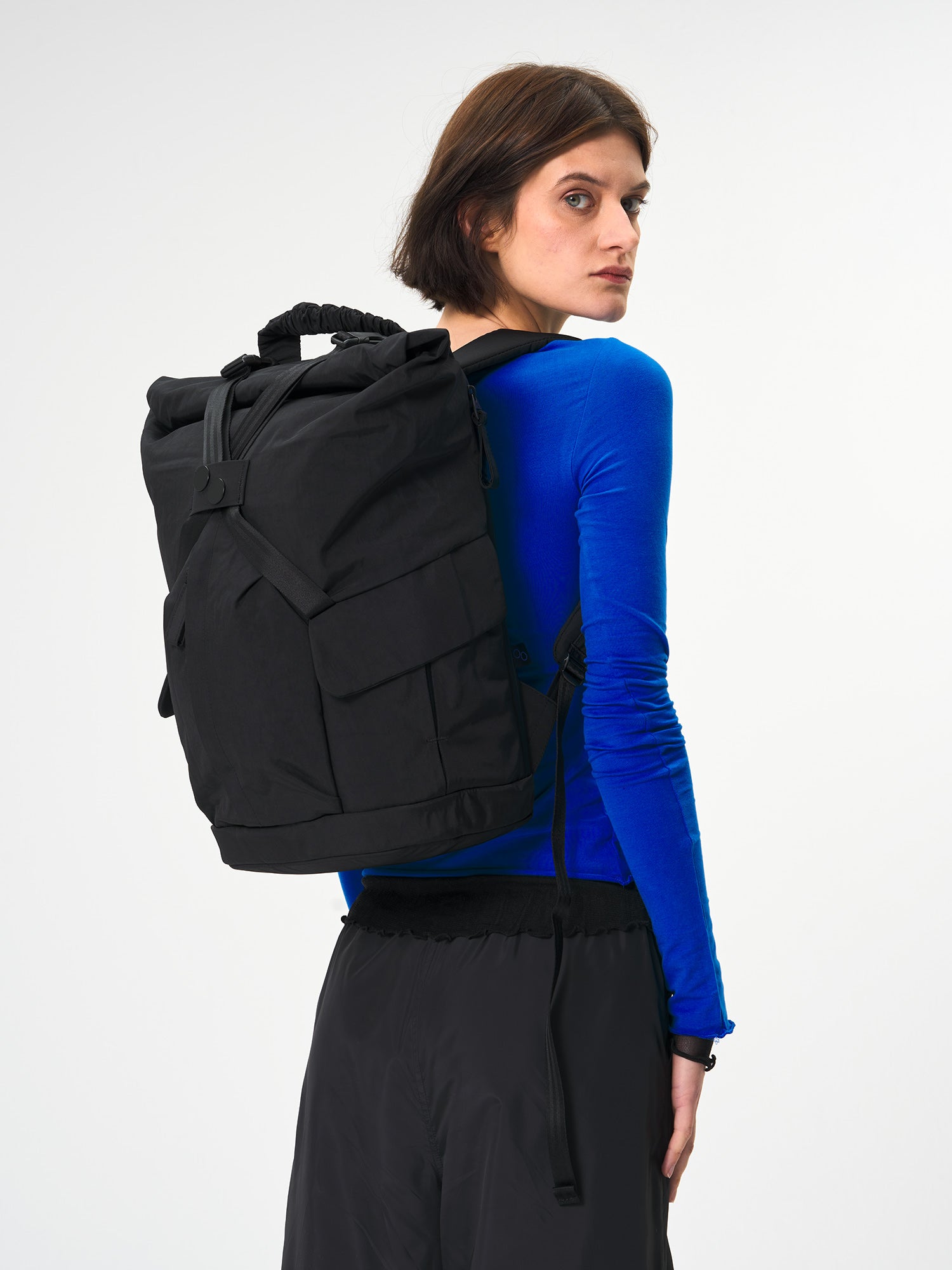 pinqponq-backpack-Kross-Crinkle-Black-model-front