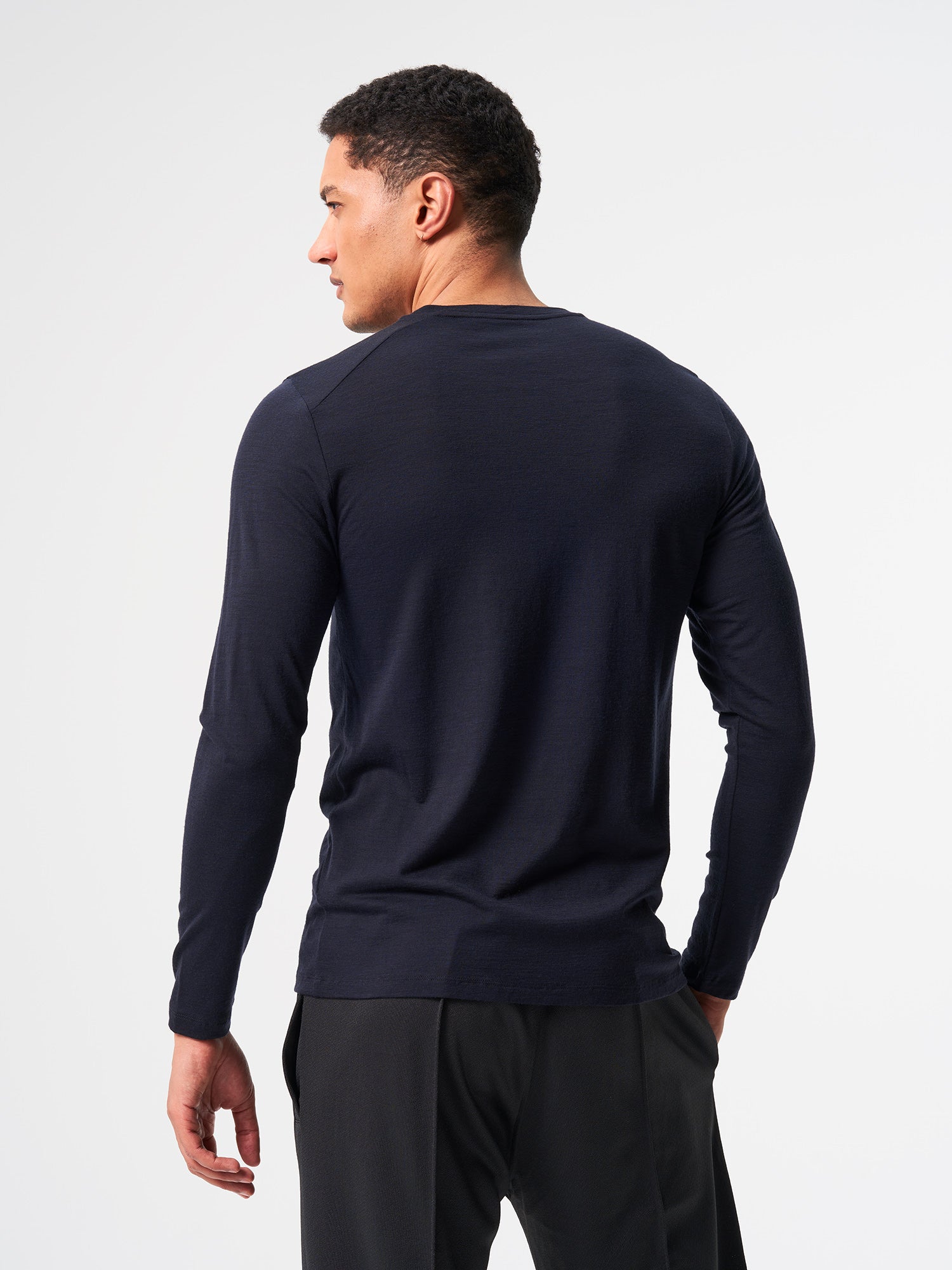 pinqponq-Longsleeve-Merino-Men-Core-Sheep-Navy-model-back