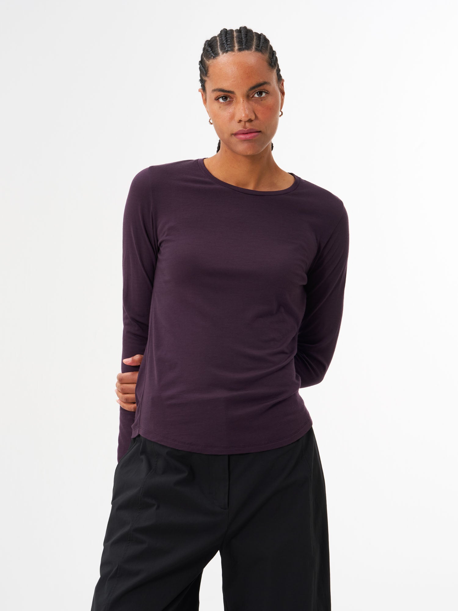 pinqponq-Longsleeve-Merino-Women-Inspire-Sheep-Plum-model-front