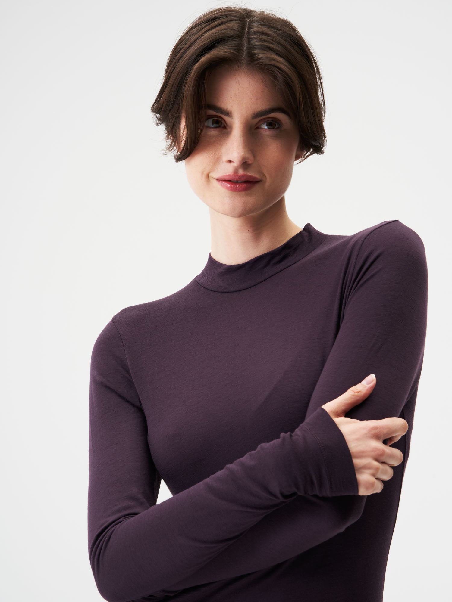 pinqponq-Mockneck-Longsleeve-Merino-Women-Sheep-Plum-model-front-detail