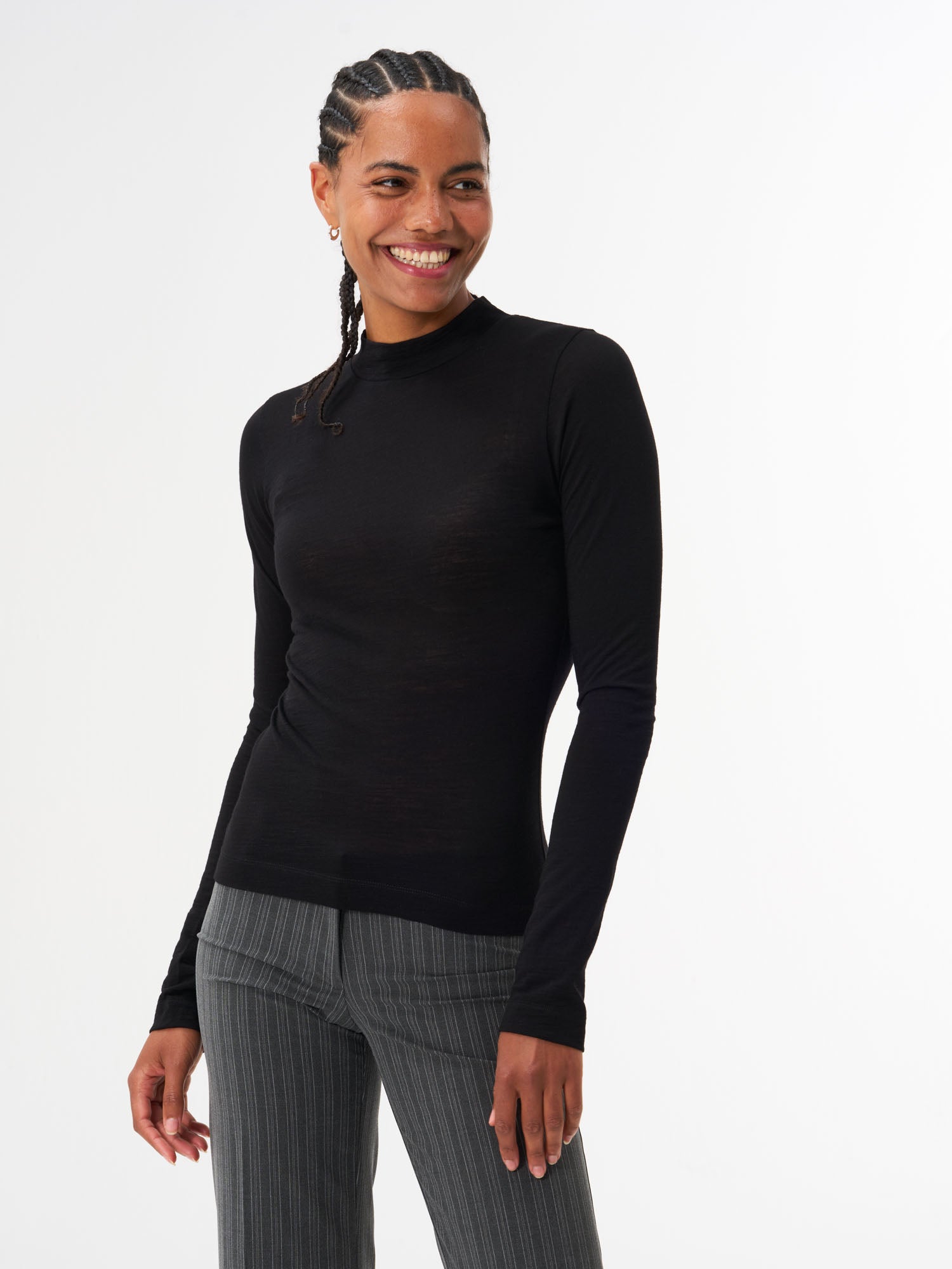 pinqponq-Mockneck-Longsleeve-Merino-Women-Sheep-Black-model-front