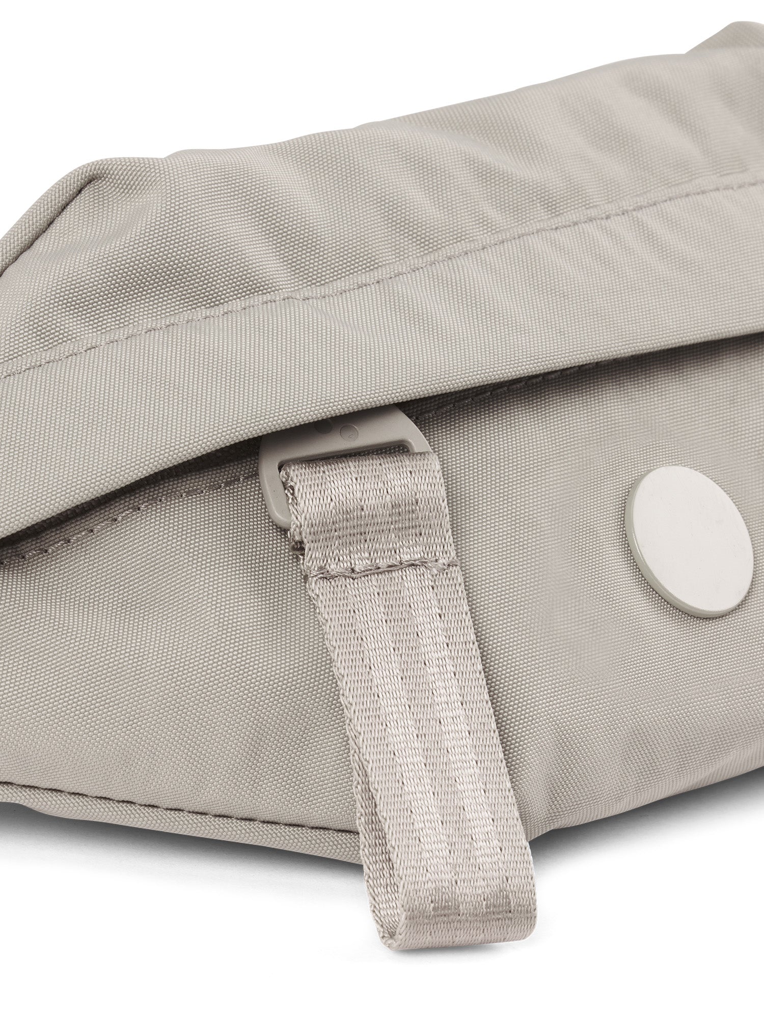 pinqponq-nik-crinkle-taupe-closeup-details