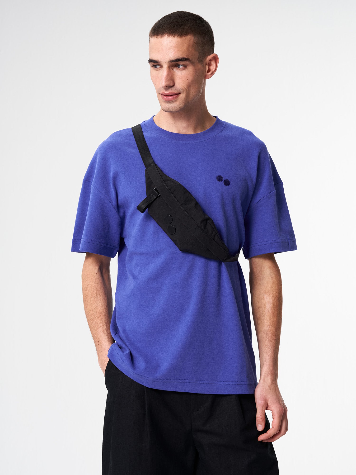 pinqponq-Nik-Crinkle-Black-model-front