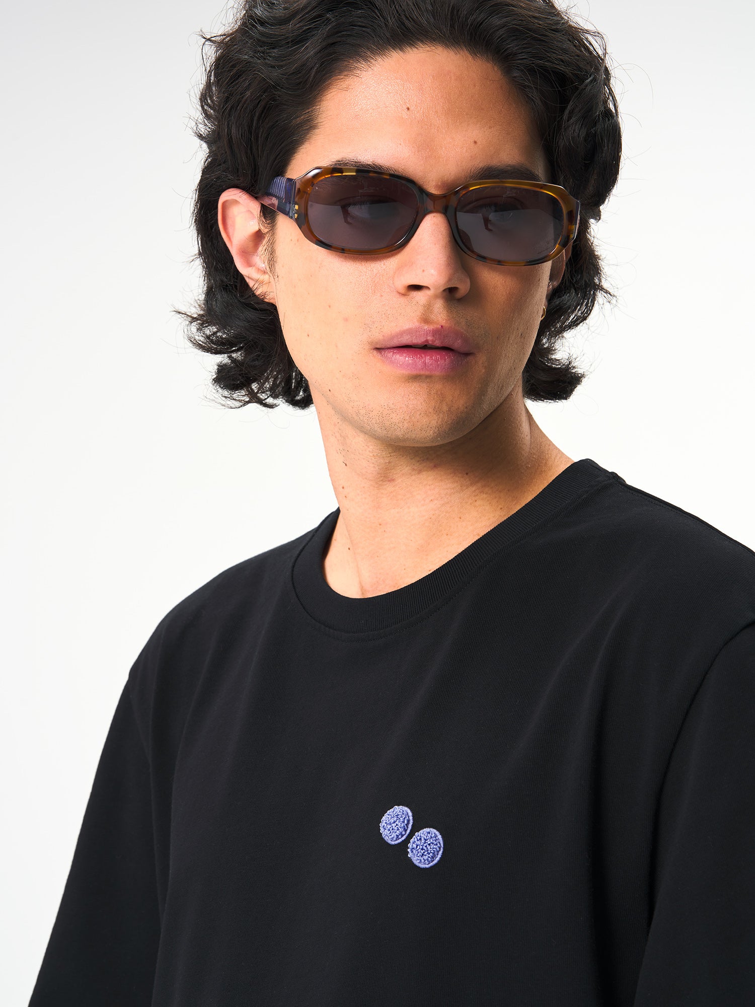 pinqponq-Tshirt-Cotton-Graphic-Men-Black-Frottee-Pool-model-front-detail