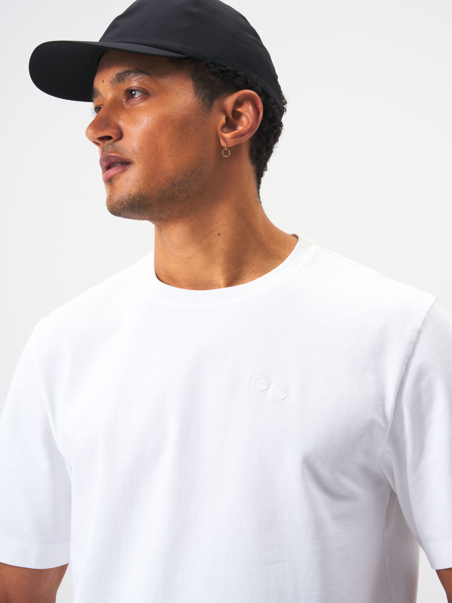 pinqponq-T-Shirt-Flower-White-model-front-detail