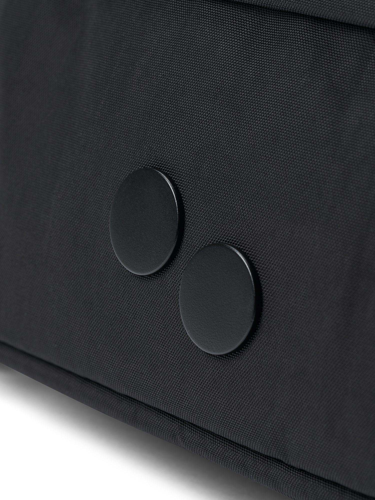 pinqponq-Tech-Pouch-Crinkle-Black-closeup-details