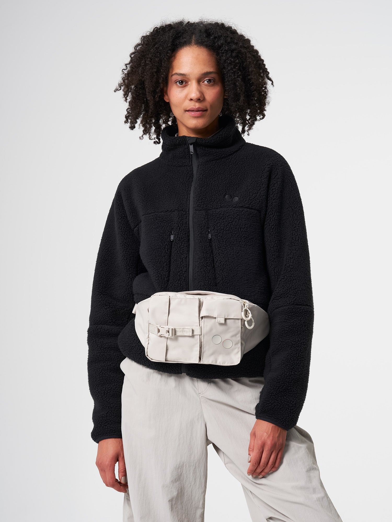 pinqponq-Tetrik-Cliff-Beige-model-front
