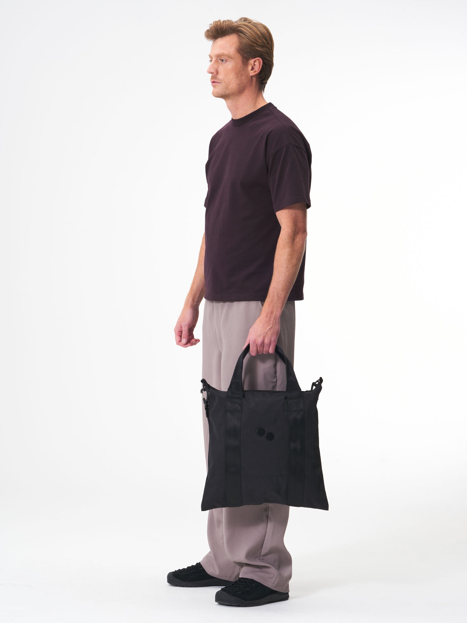 pinqponq-Tote-Bag-Crinkle-Black-model-male-front