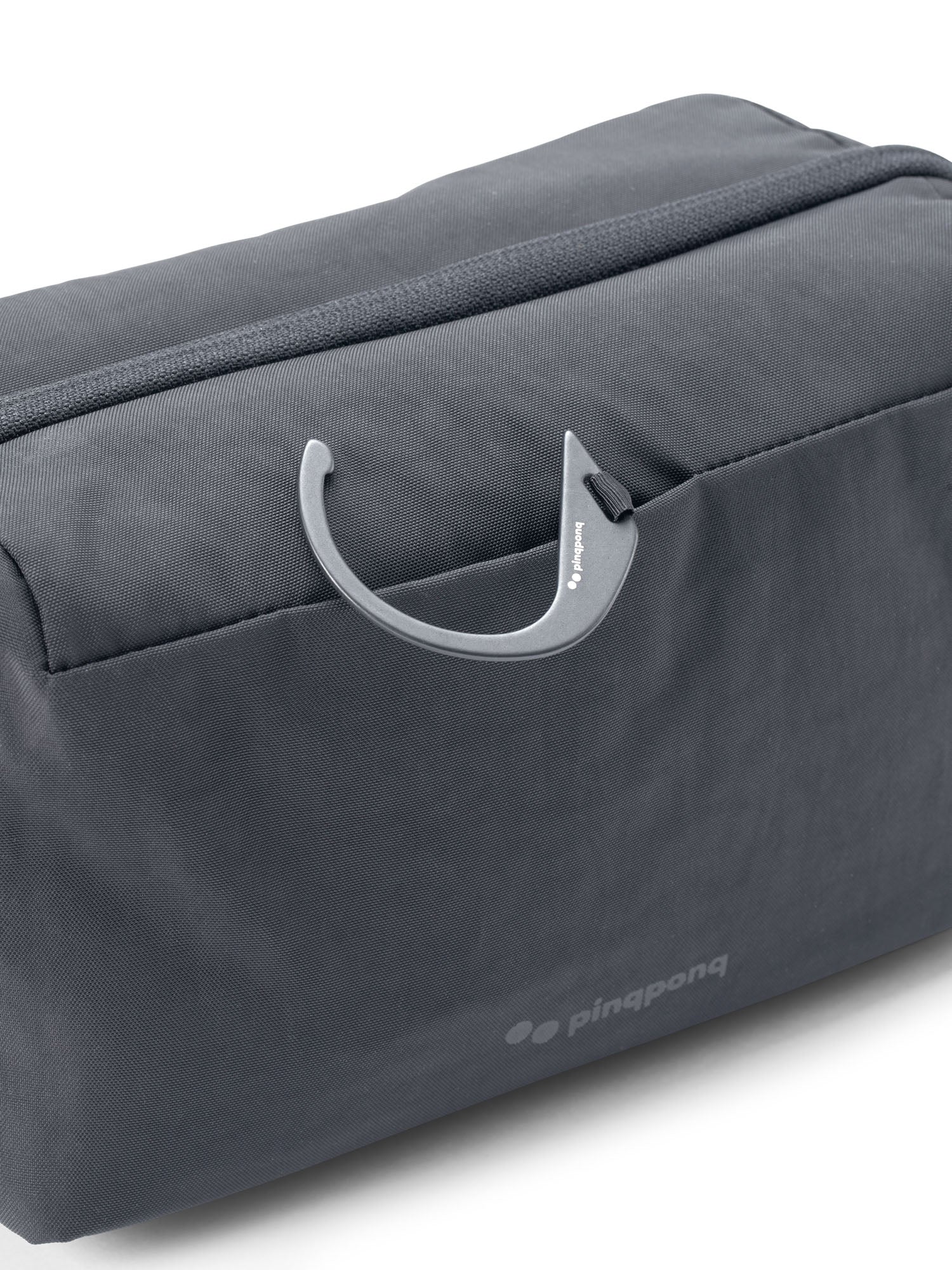 pinqponq-Washbag-Crinkle-Grey-closeup-detail