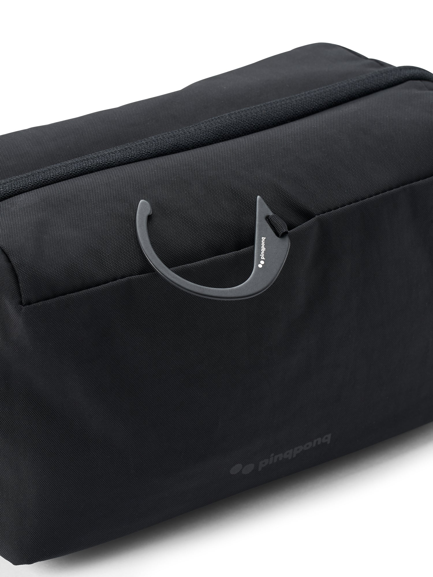 pinqponq-Washbag-Crinkle-Black-closeup-details