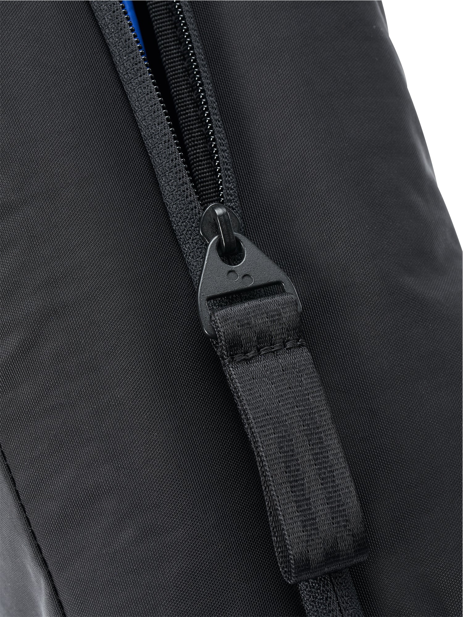 pinqponq-Washbag-Crinkle-Black-closeup-details