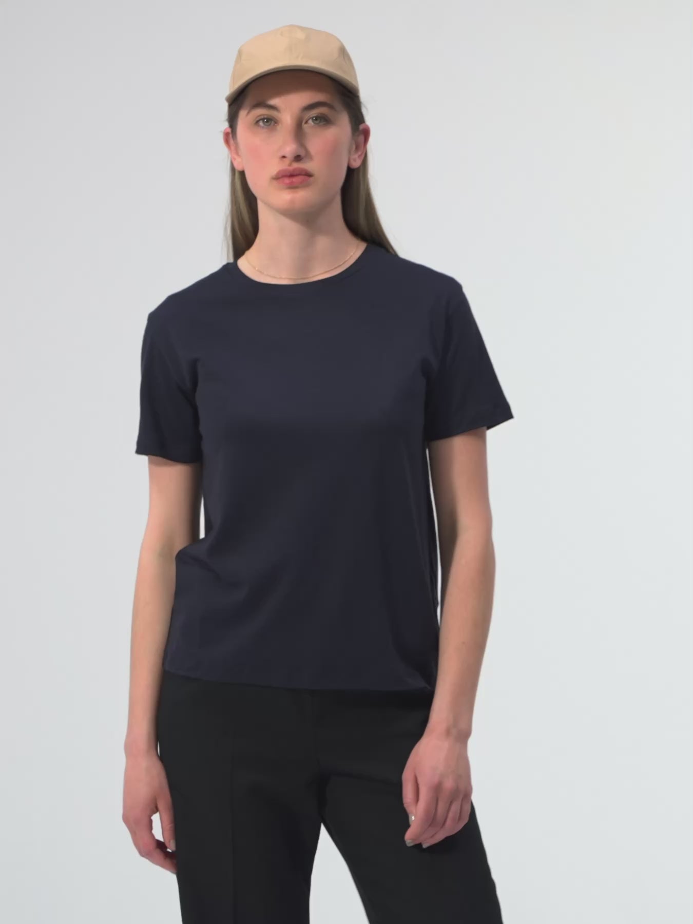 pinqponq-T-Shirt-Merino-Women-Tone-Sheep-Navy-model-video