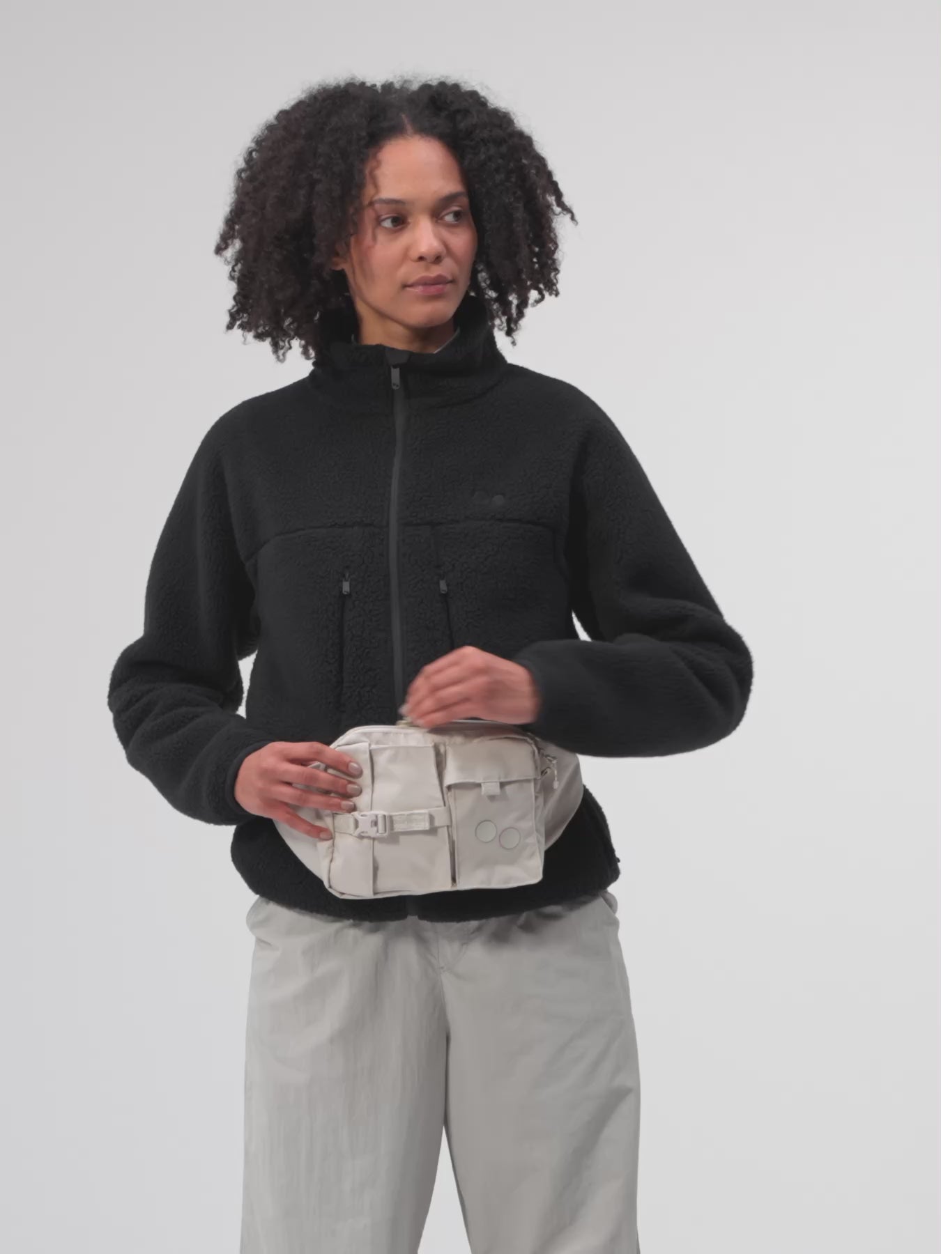pinqponq-Tetrik-Cliff-Beige-model-video