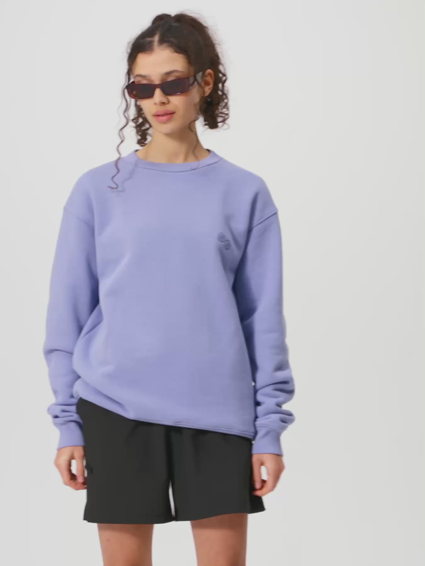 pinqponq-Sweatshirt-Unisex-Pool-Blue-model-video