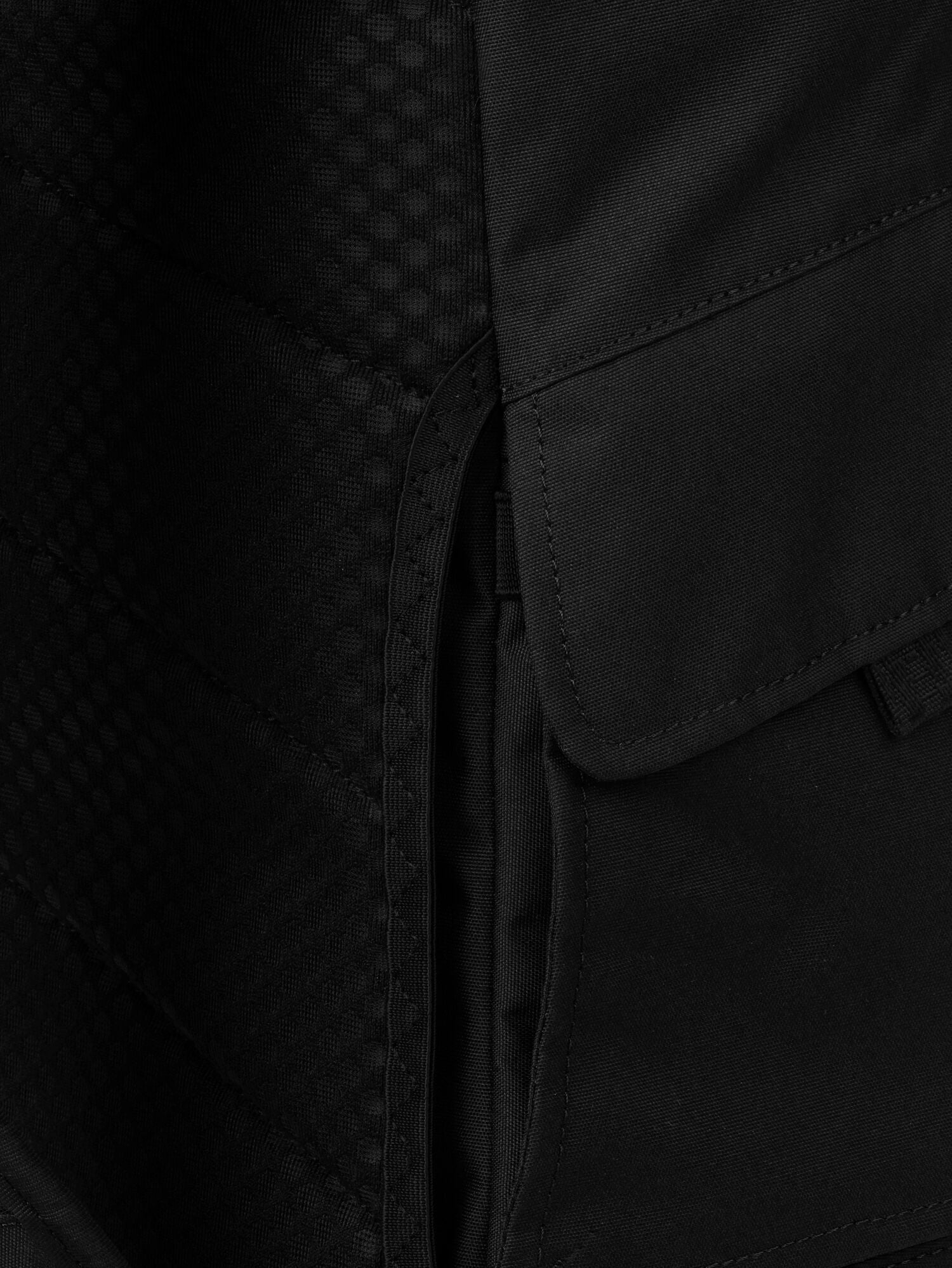 pinqponq-backpack-blok-medium-construct-black-detail