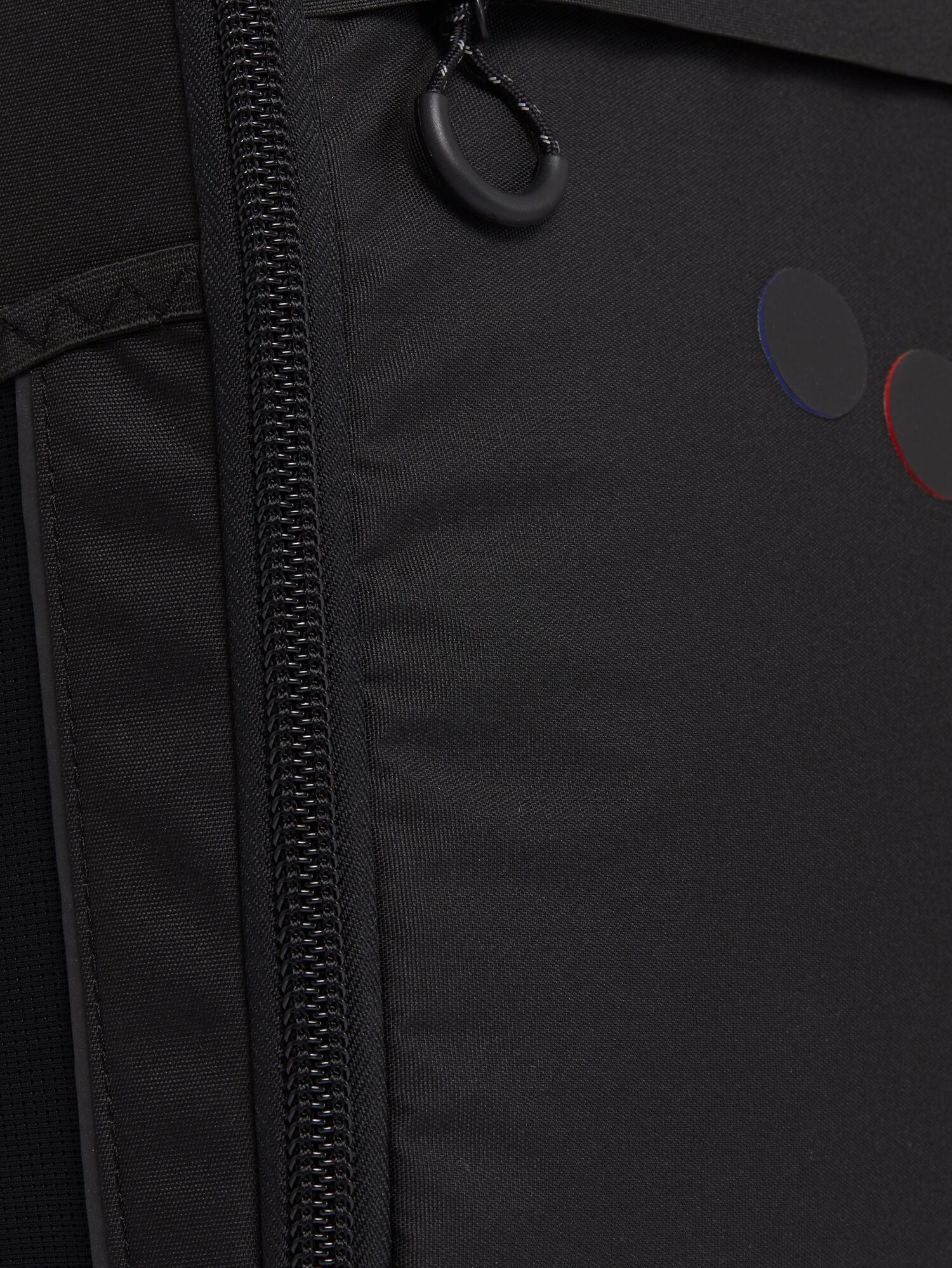 pinqponq-backpack-cubik-medium-rooted-black-detail