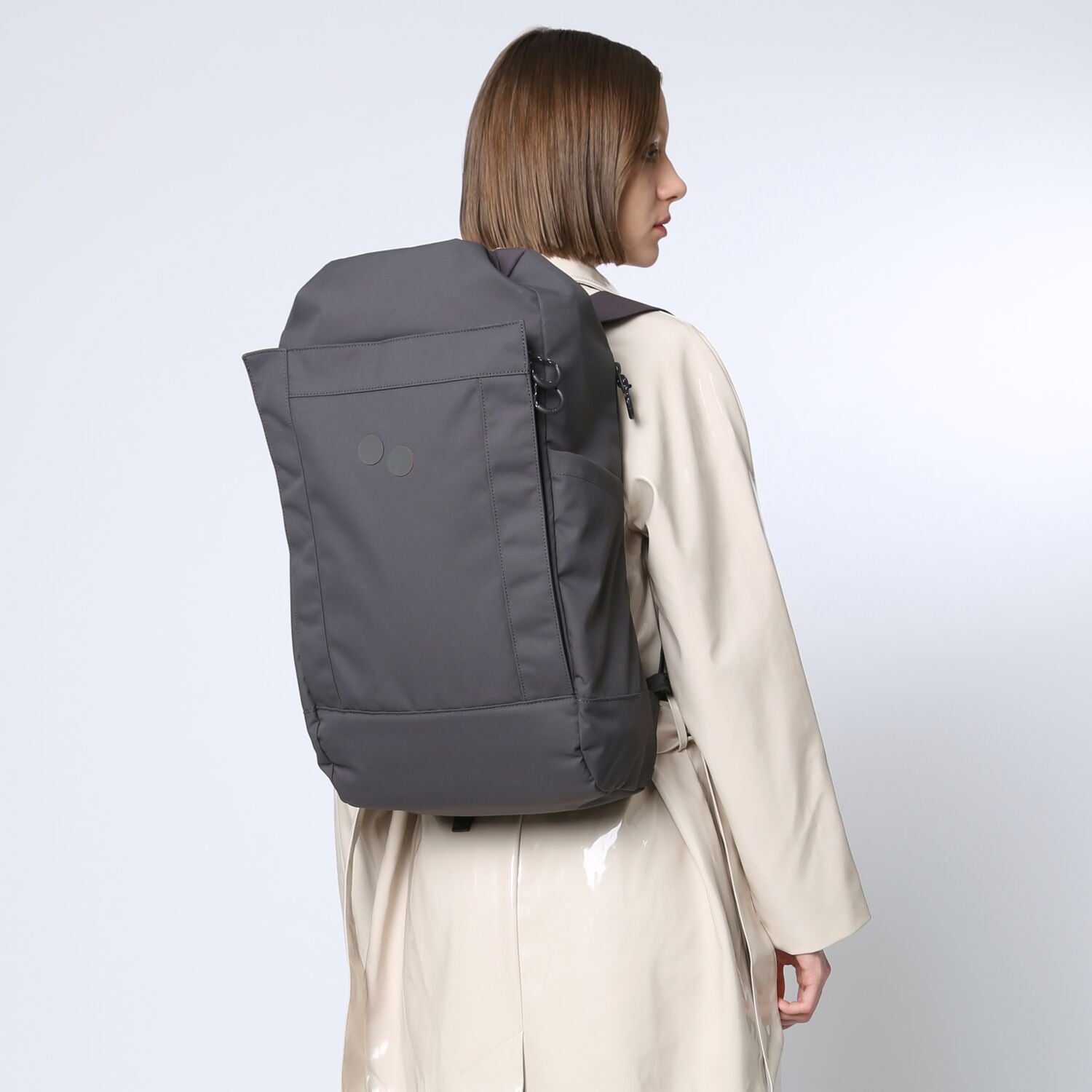 pinqponq-backpack-Kalm-Deep-Anthra-model-front