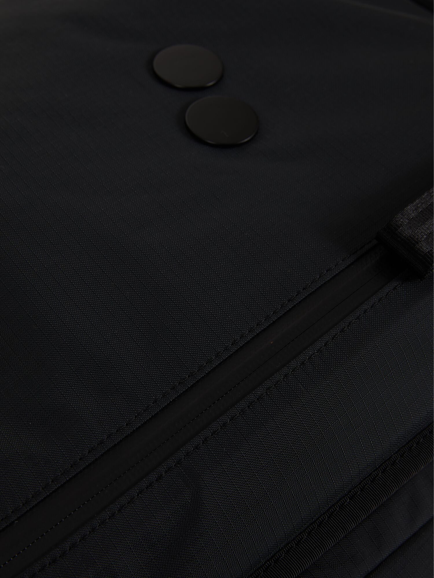 pinqponq-backpack-komut-large-pure-black-detail