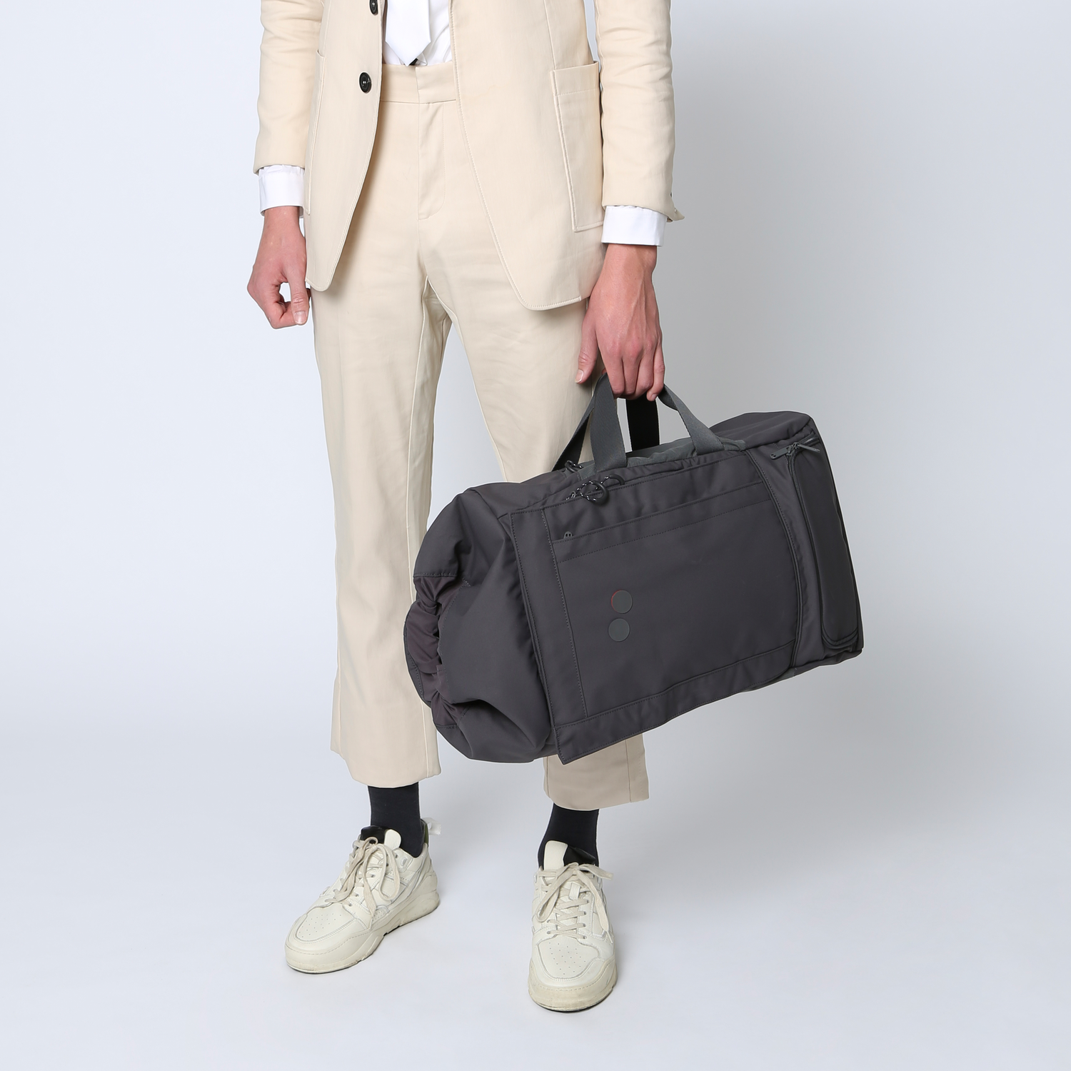 pinqponq-backpack-Blok-Large-Deep-Anthra-model-detail