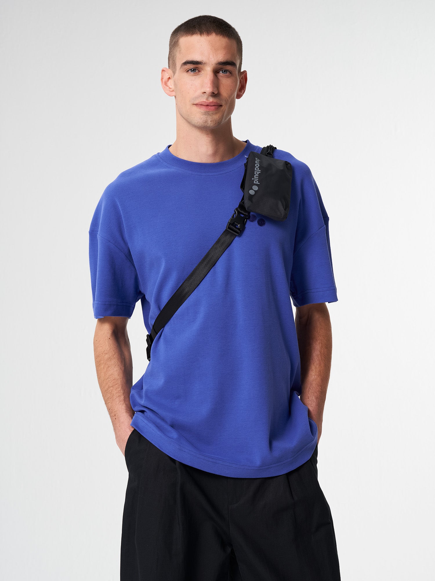 pinqponq-Aksel-Pure-Black-model-front