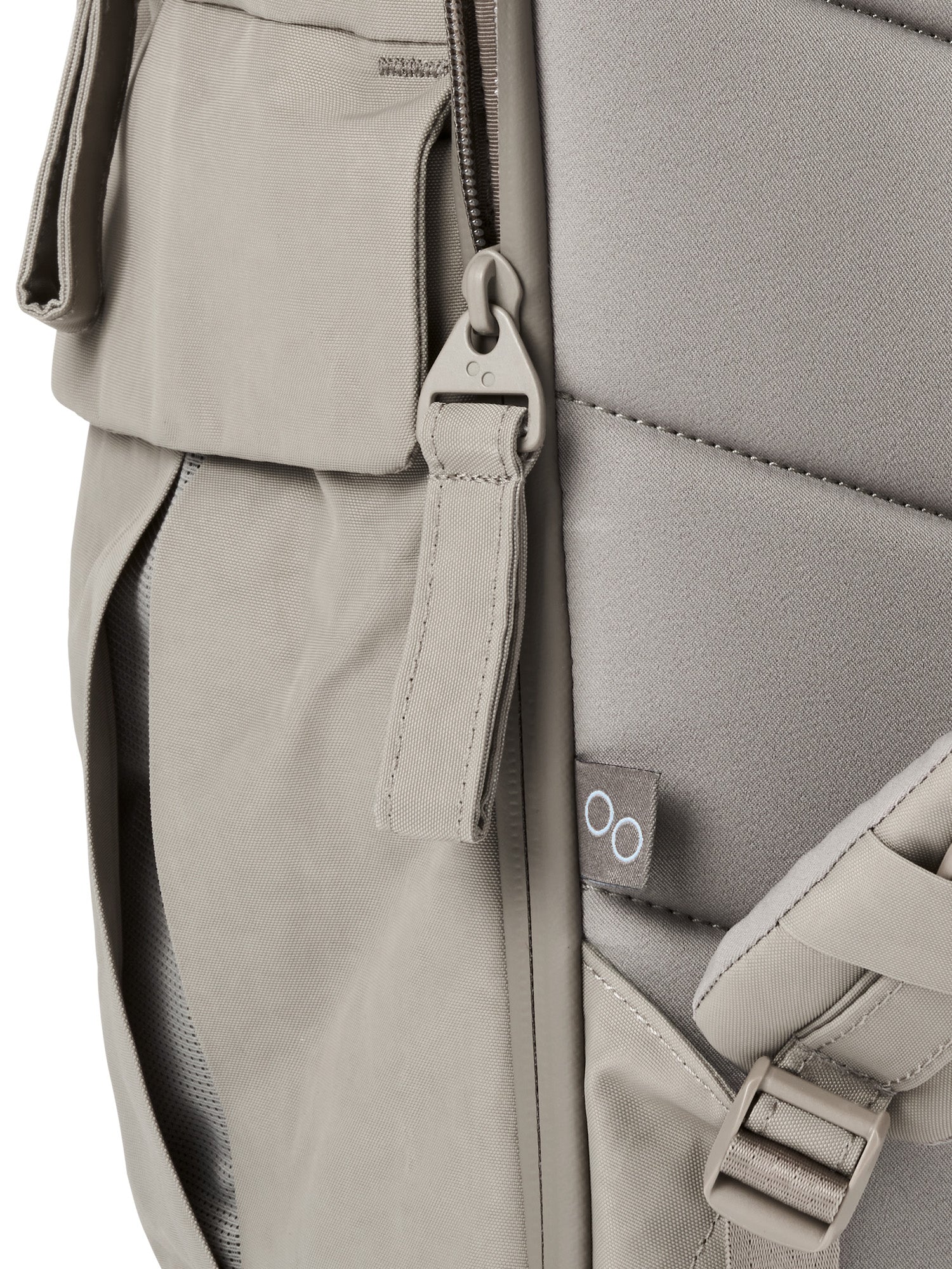 pinqponq-backpack-Blok-Medium-Crinkle-Taupe-material