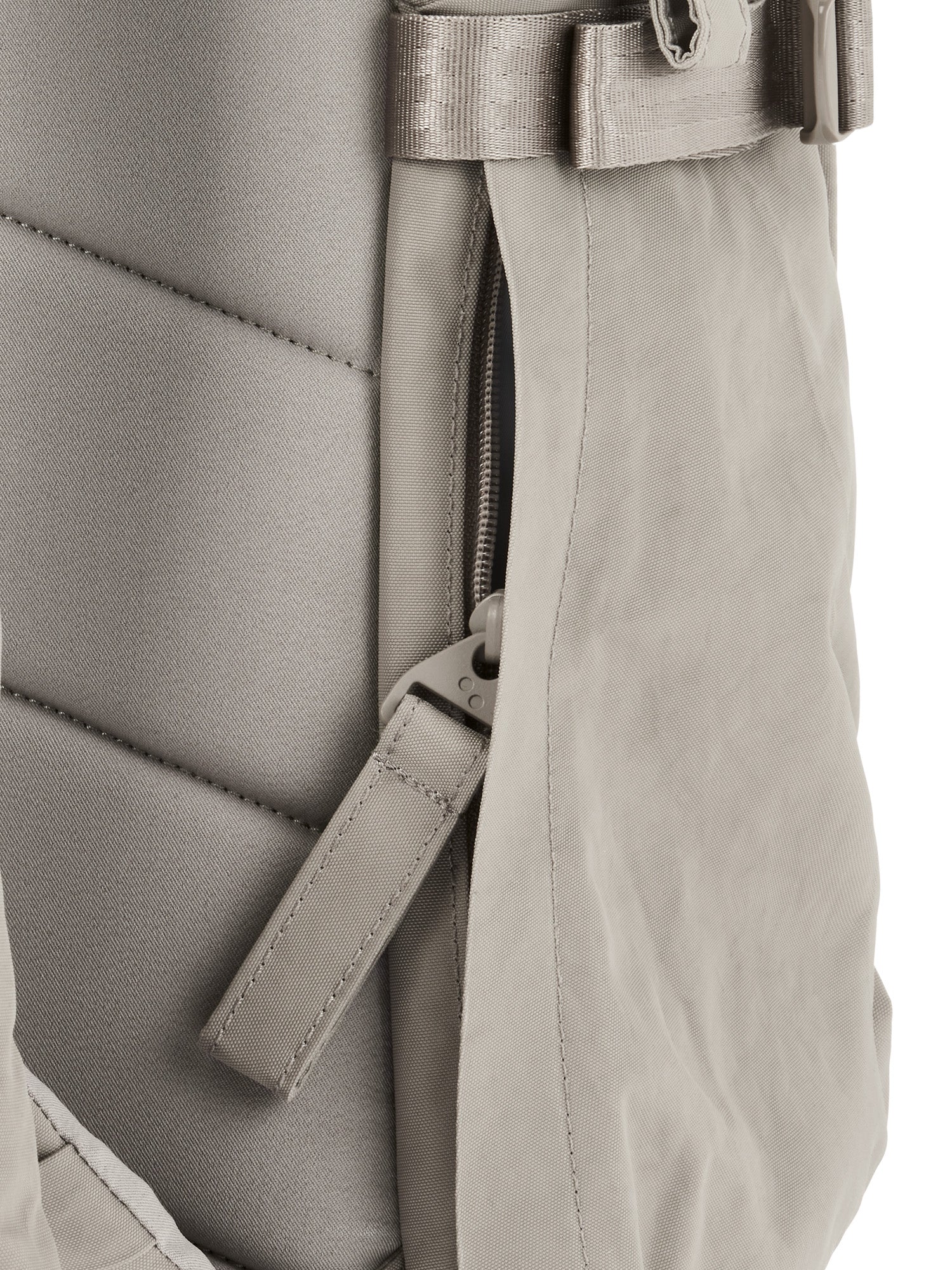 pinqponq-backpack-Blok-Medium-Crinkle-Taupe-detail