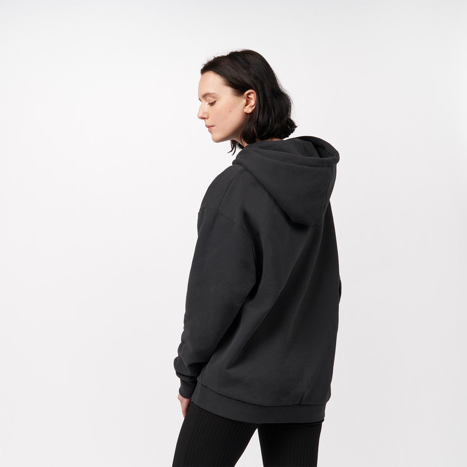 pinqponq-Hoodie-Peat-Black-Yin-Yang-model-side