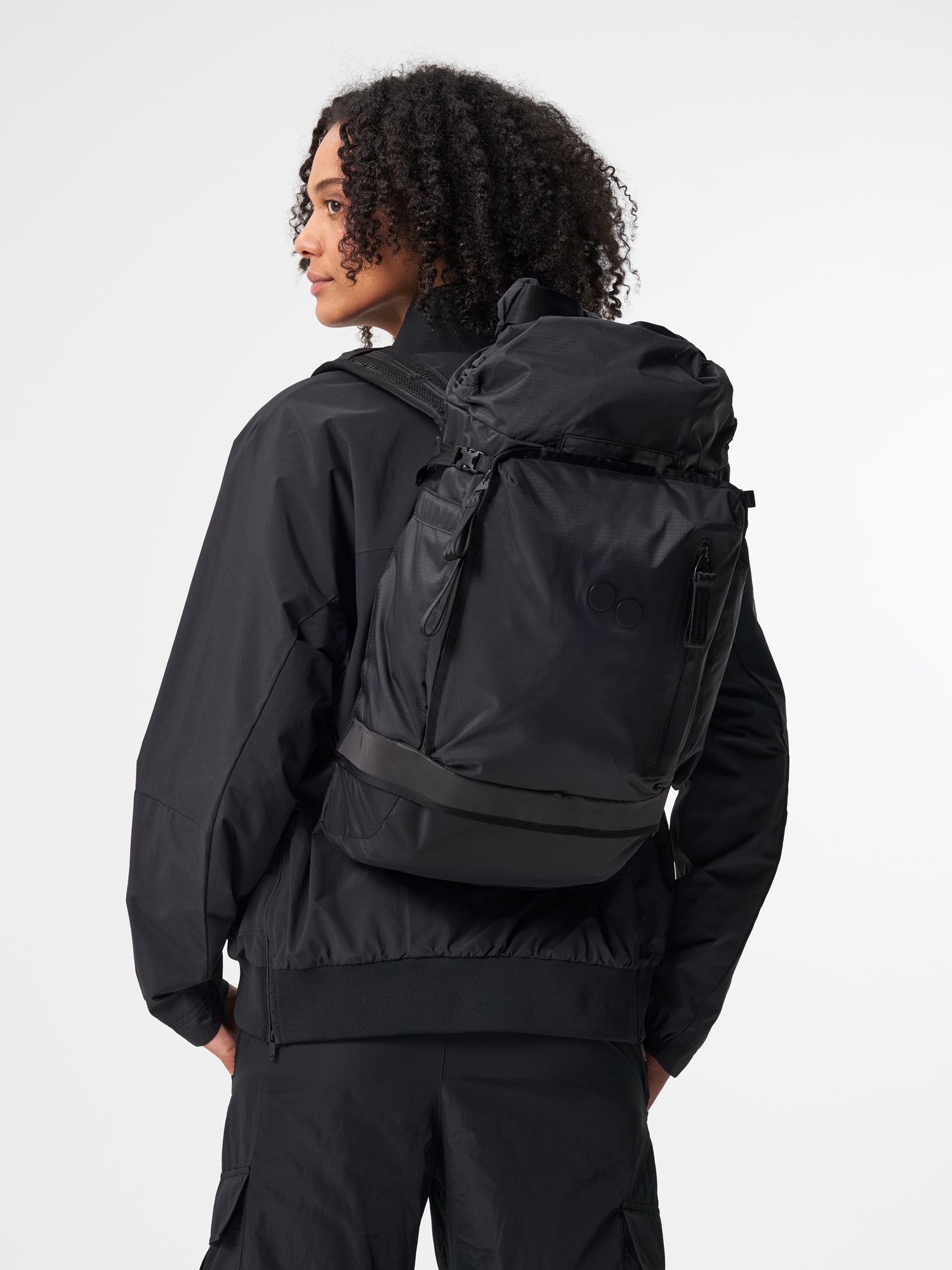 pinqponq-Komut-MB-Pure-Black-model-front