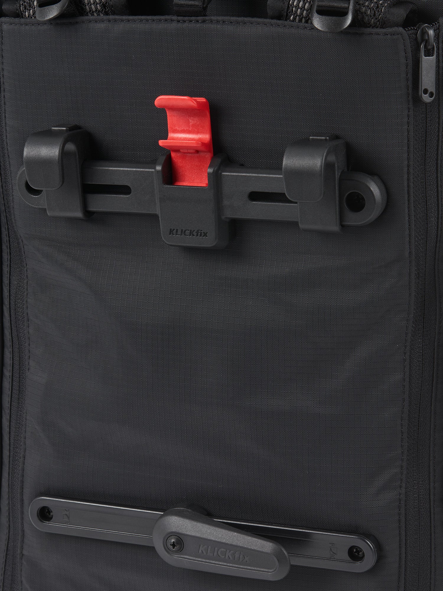 pinqponq-Komut-Medium-Bike-Pure-Black-closeup-back