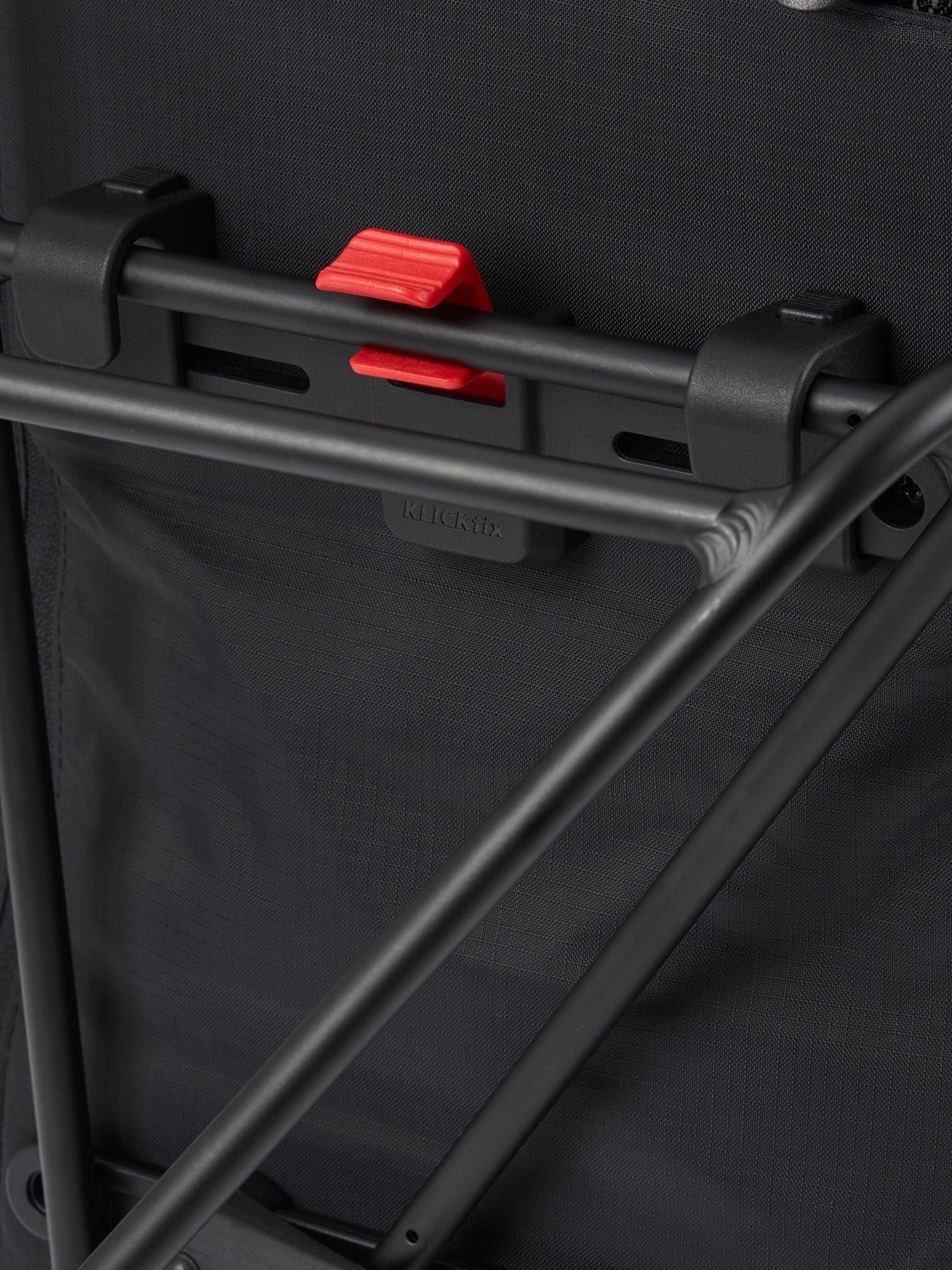 pinqponq-Komut-Medium-Bike-Pure-Black-closeup-front