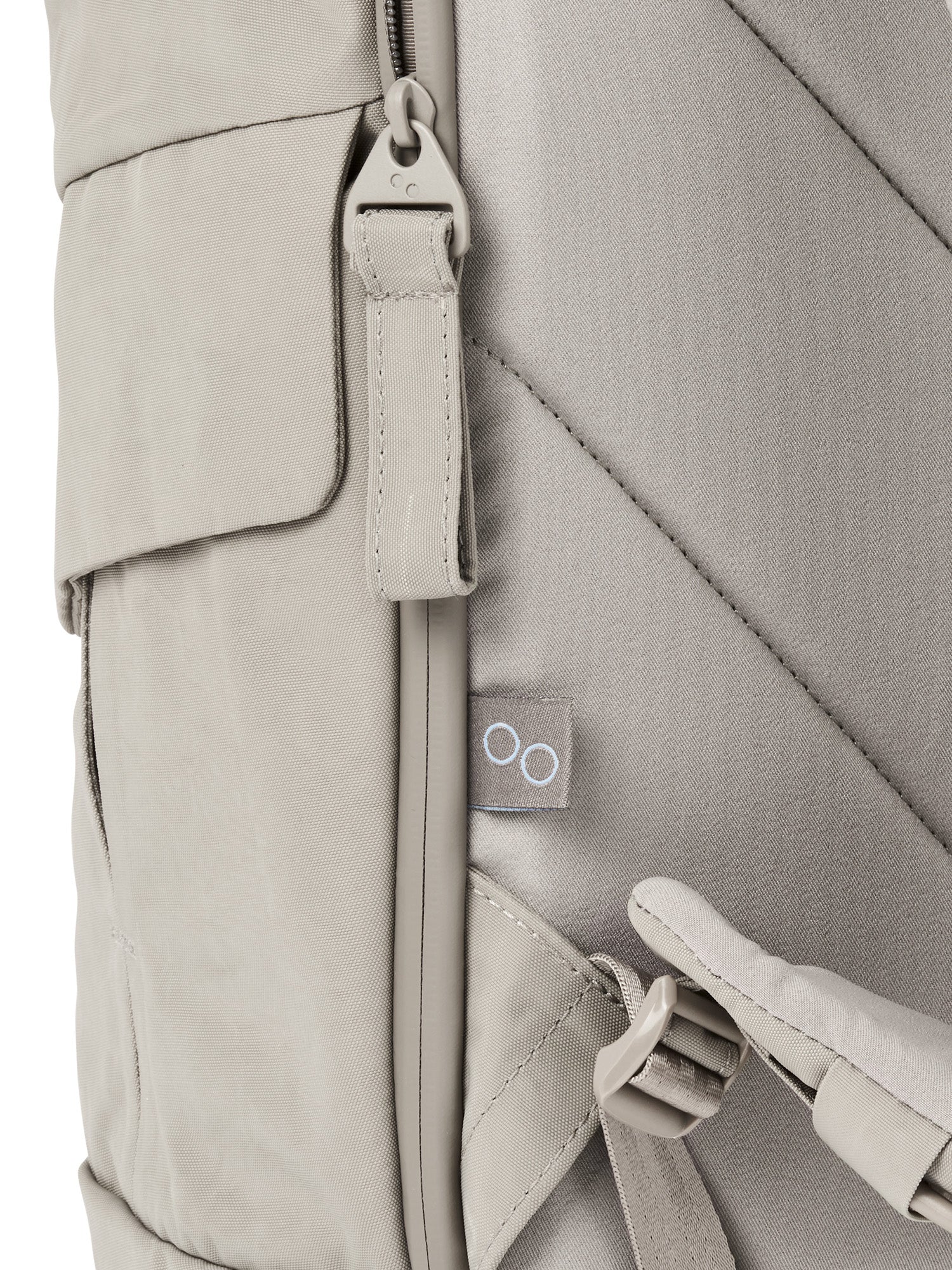 pinqponq-backpack-Kross-Crinkle-Taupe-detail