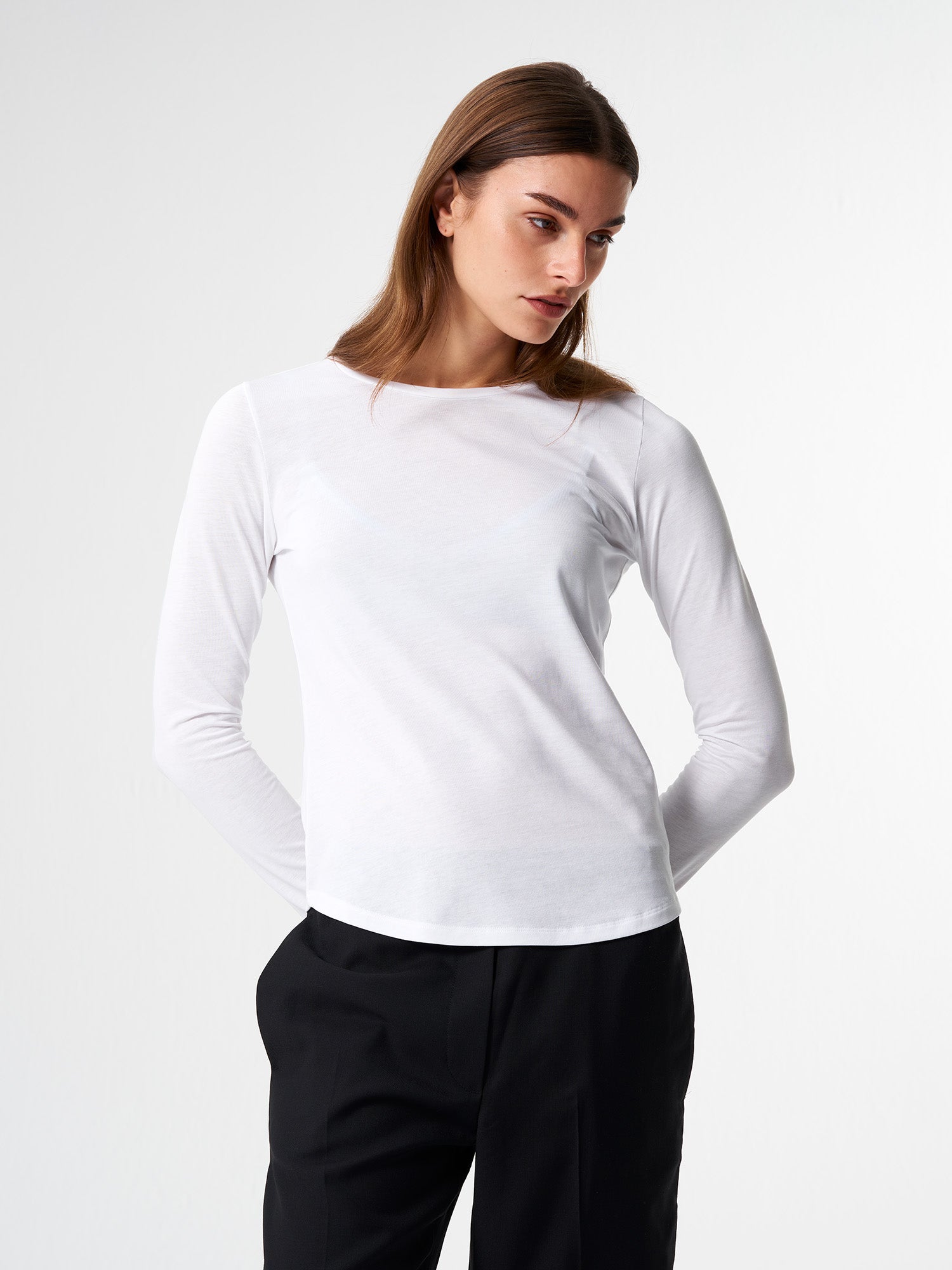 pinqponq-Longsleeve-Tencel-Cotton-Women-Inspire-Wooden-White-model-front