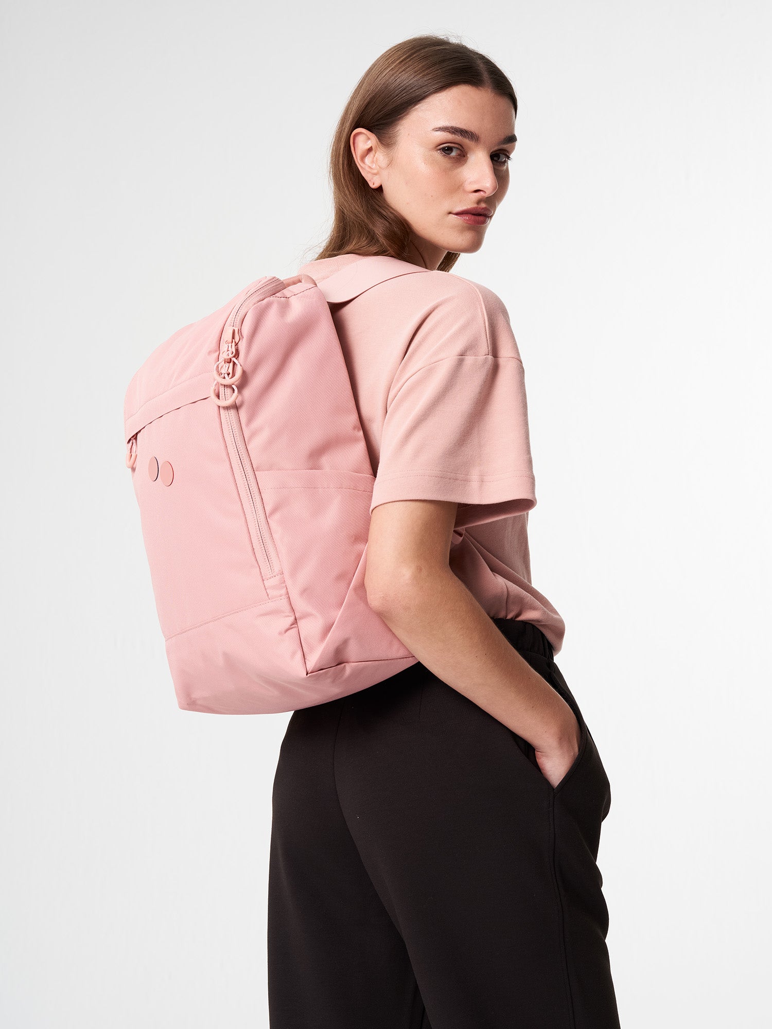 pinqponq-Purik-Ash-Pink-model-side