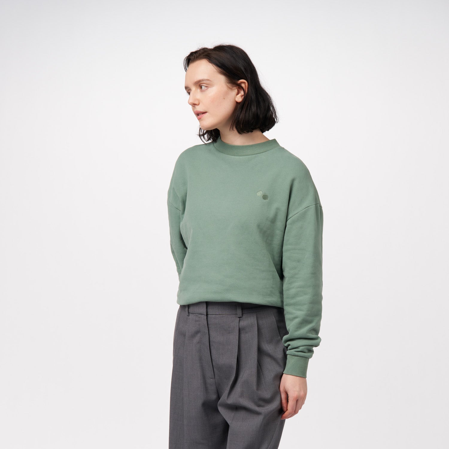 pinqponq-Sweatshirt-Monstera-Green-model-front