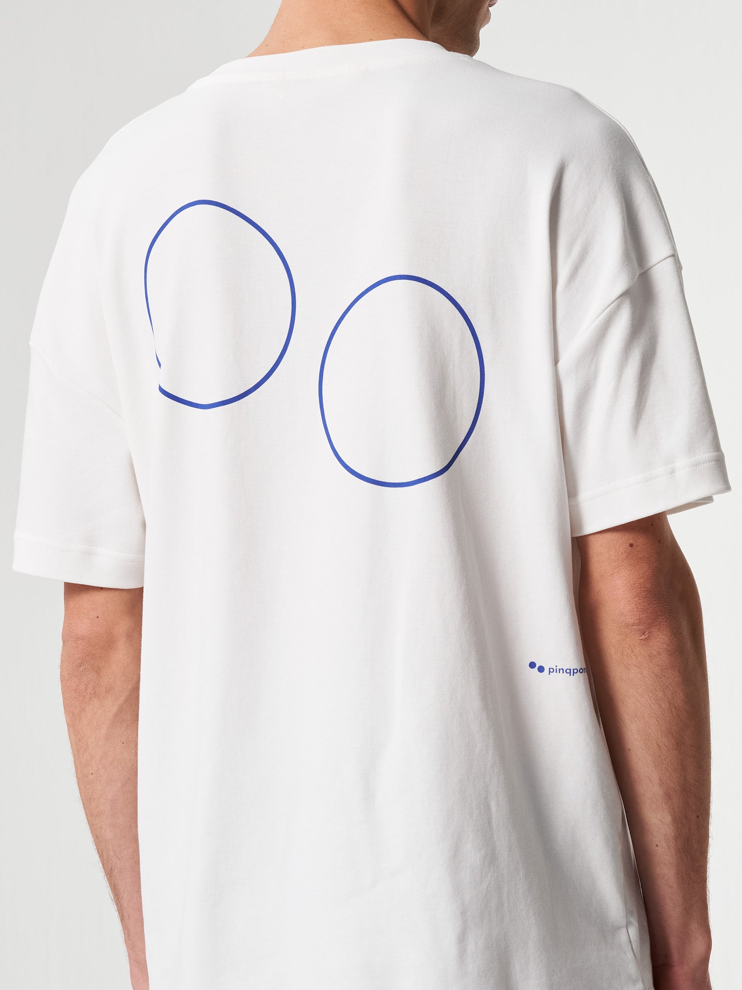 pinqponq-Tshirt-Unisex-Circles-Dandelion-White-model-closeup-back