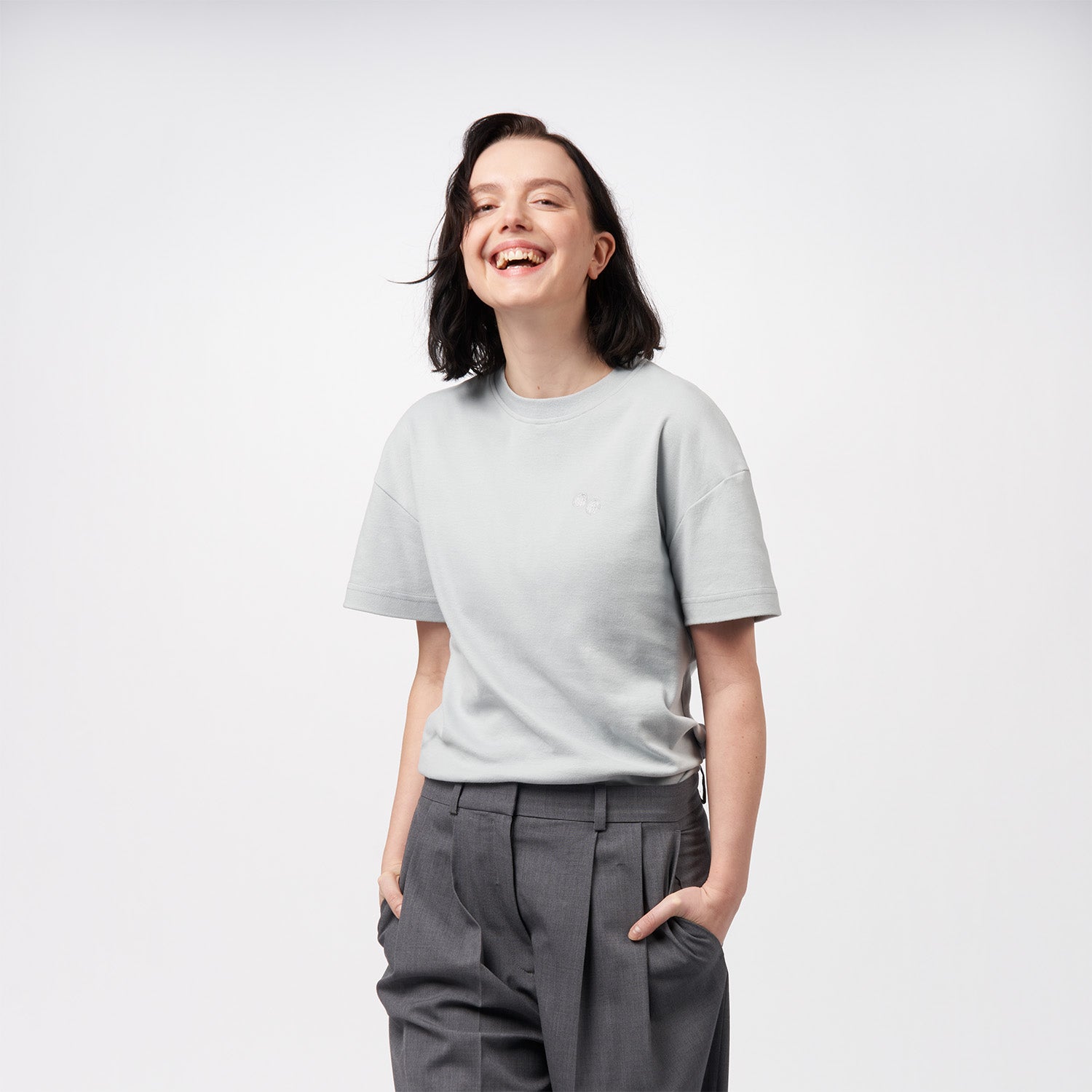 pinqponq-T-Shirt-Unisex-Iced-Grey-model-front