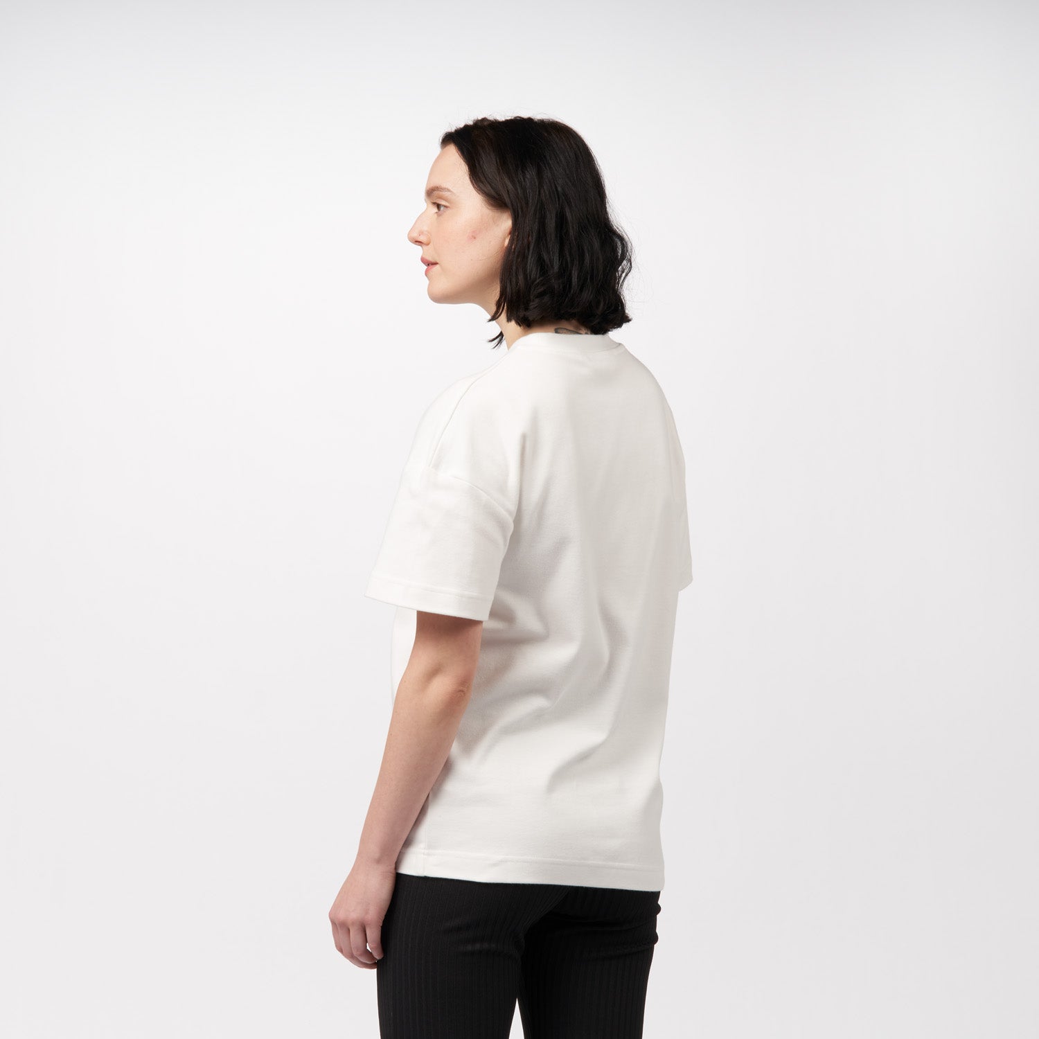 pinqponq-T-Shirt-Unisex-Dandelion-White-Yin-Yang-unisex-model-side