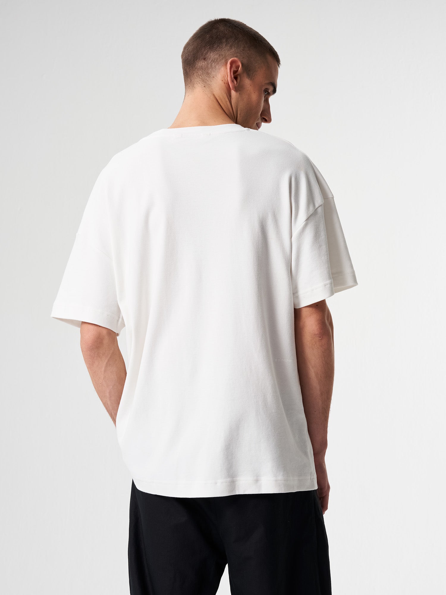 pinqponq-Tshirt-Unisex-Dandelion-White-model-back