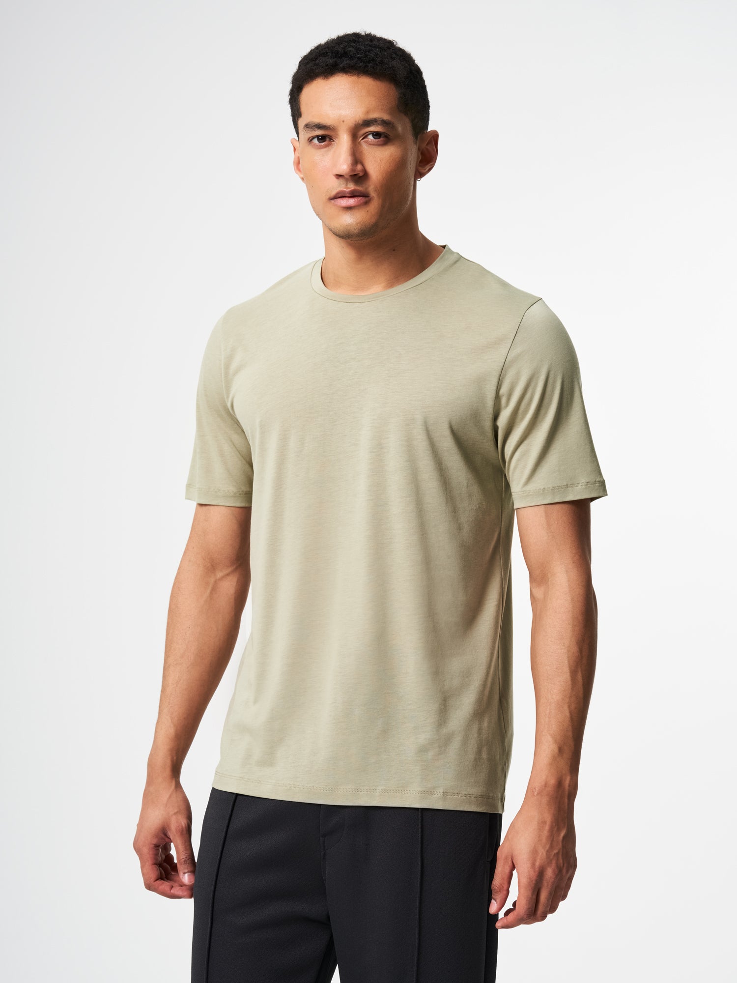 pinqponq-Tshirt-Tencel-Cotton-Men-Iconic-Wooden-Olive-model-front