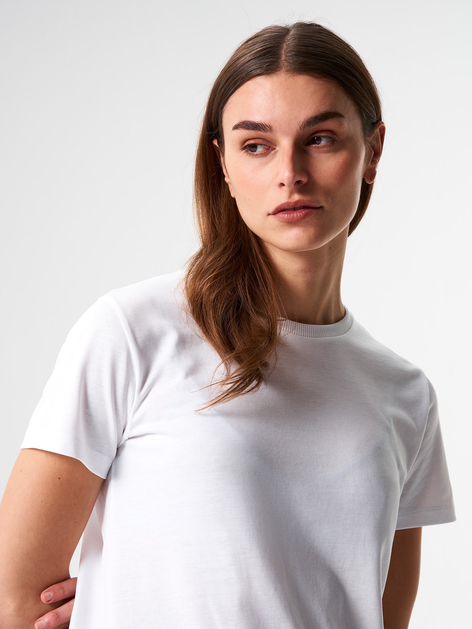 pinqponq-Tshirt-Tencel-Cotton-Women-Tone-Wooden-White-model-front-detail