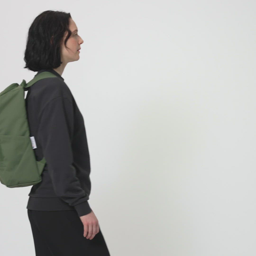 pinqponq-backpack-Purik-Forester-Olive-model-video