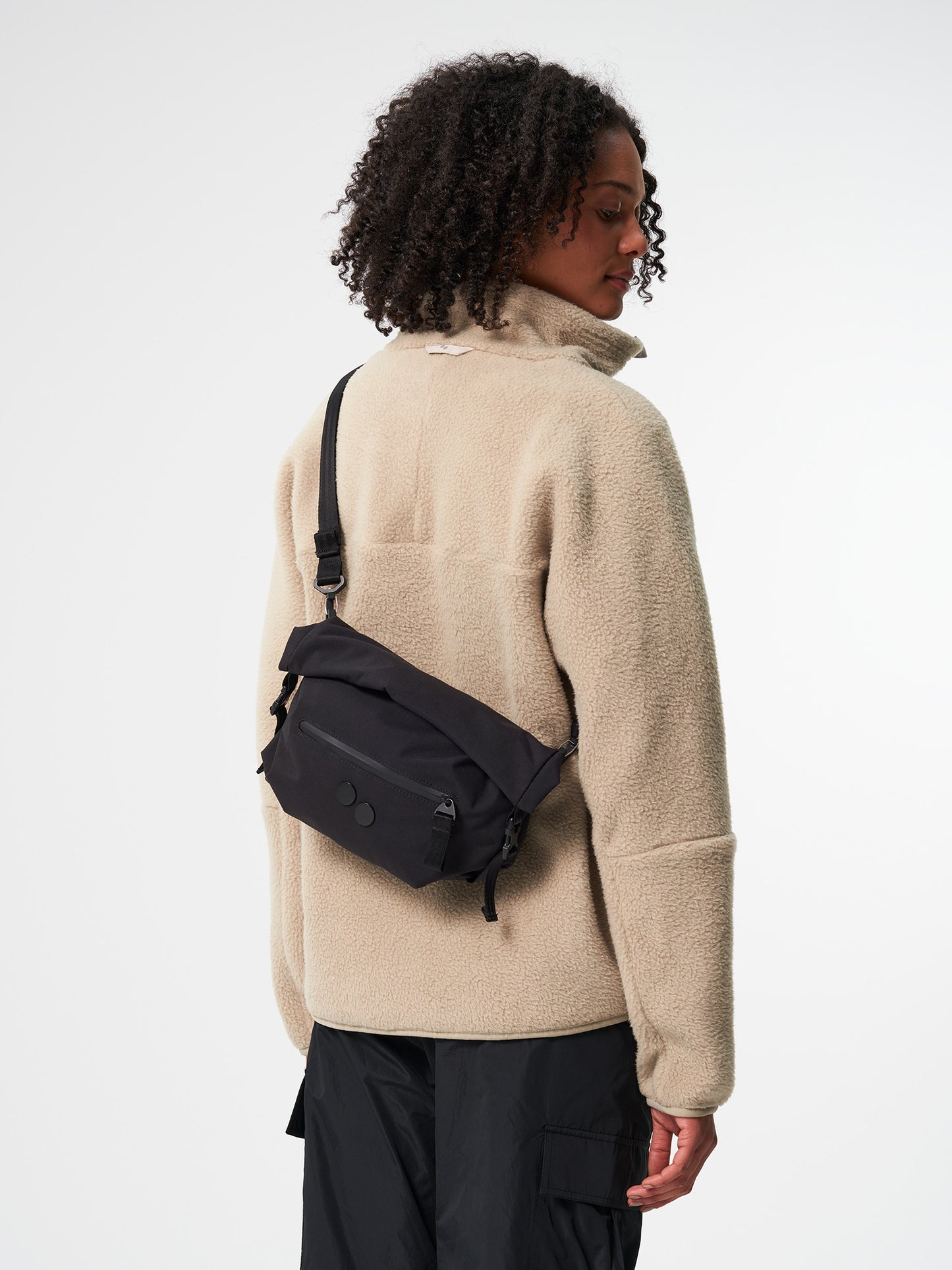 pinqponq-Aksel-Solid-Black-model-back