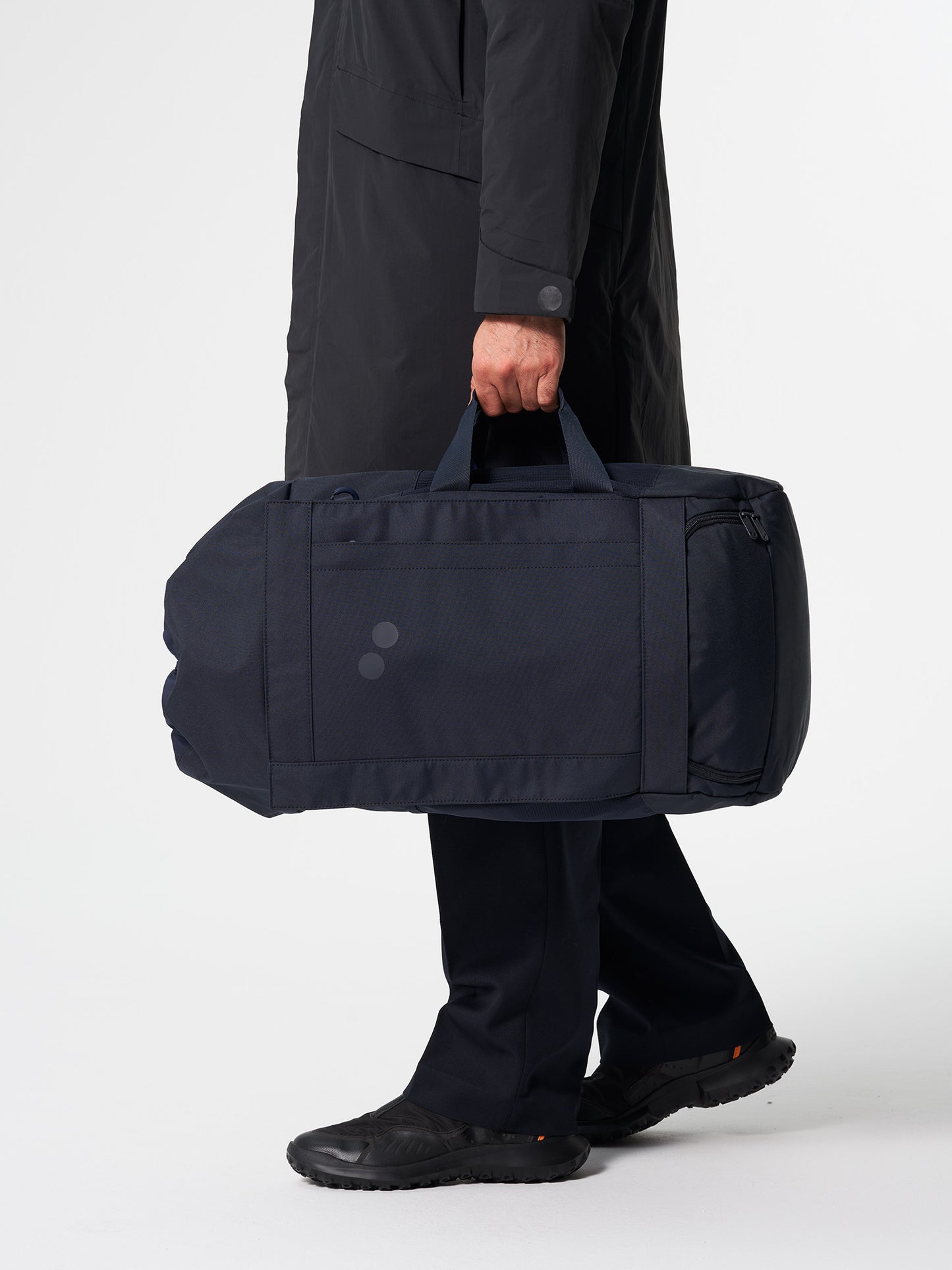 pinqponq-Blok-Large-Fjord-Navy-model-side