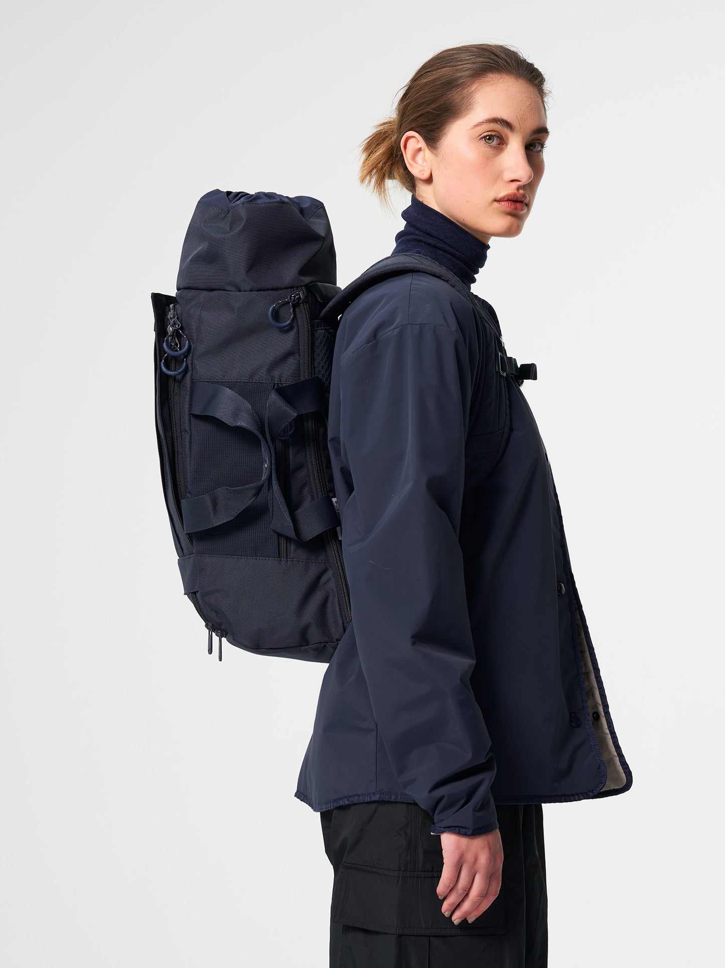 pinqponq-Blok-Medium-Fjord-Navy-model-side