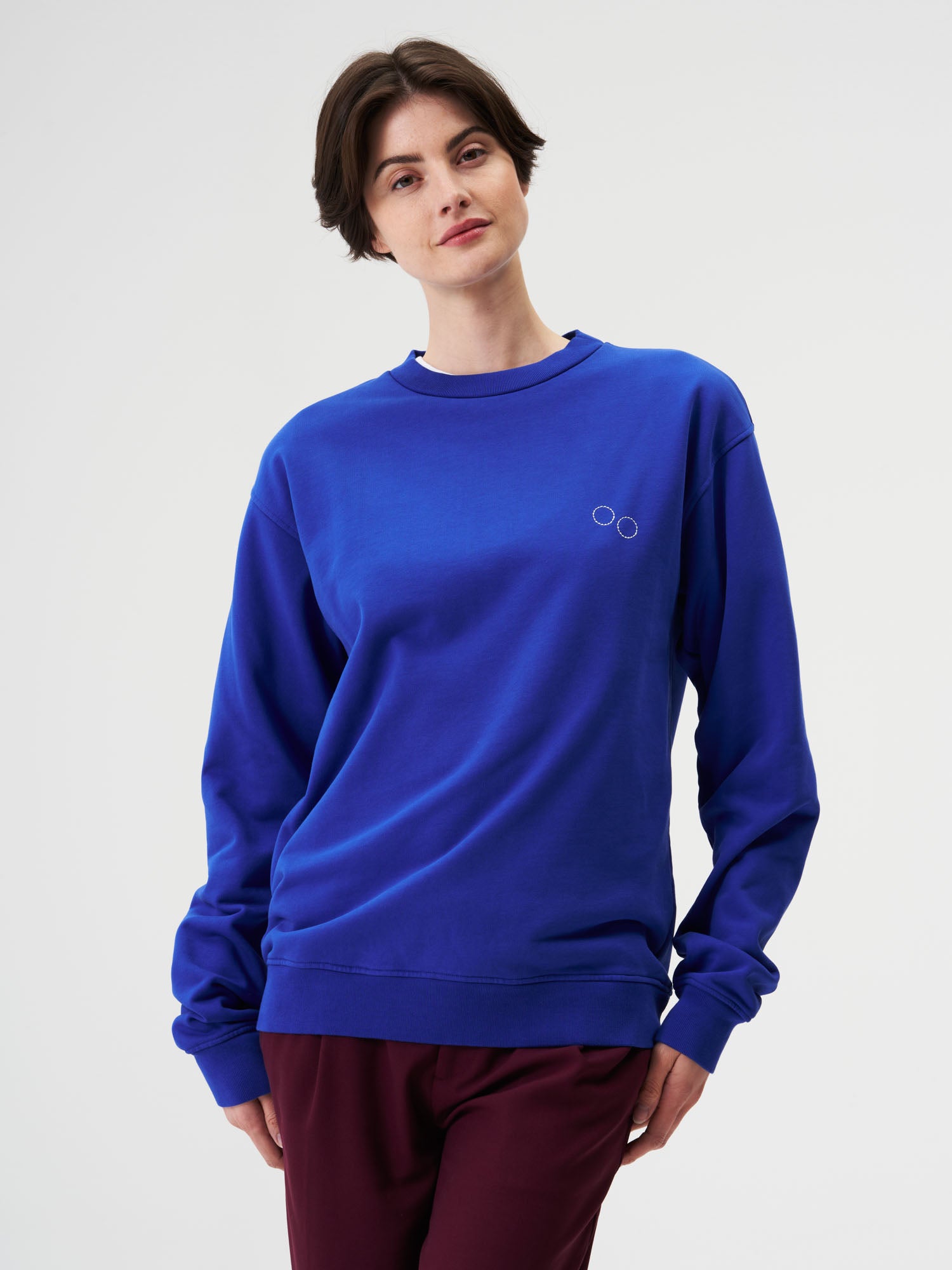 pinqponq-Sweatshirt-Unisex-Future-Blue-Pelle-Cass-Pingpong-model-front