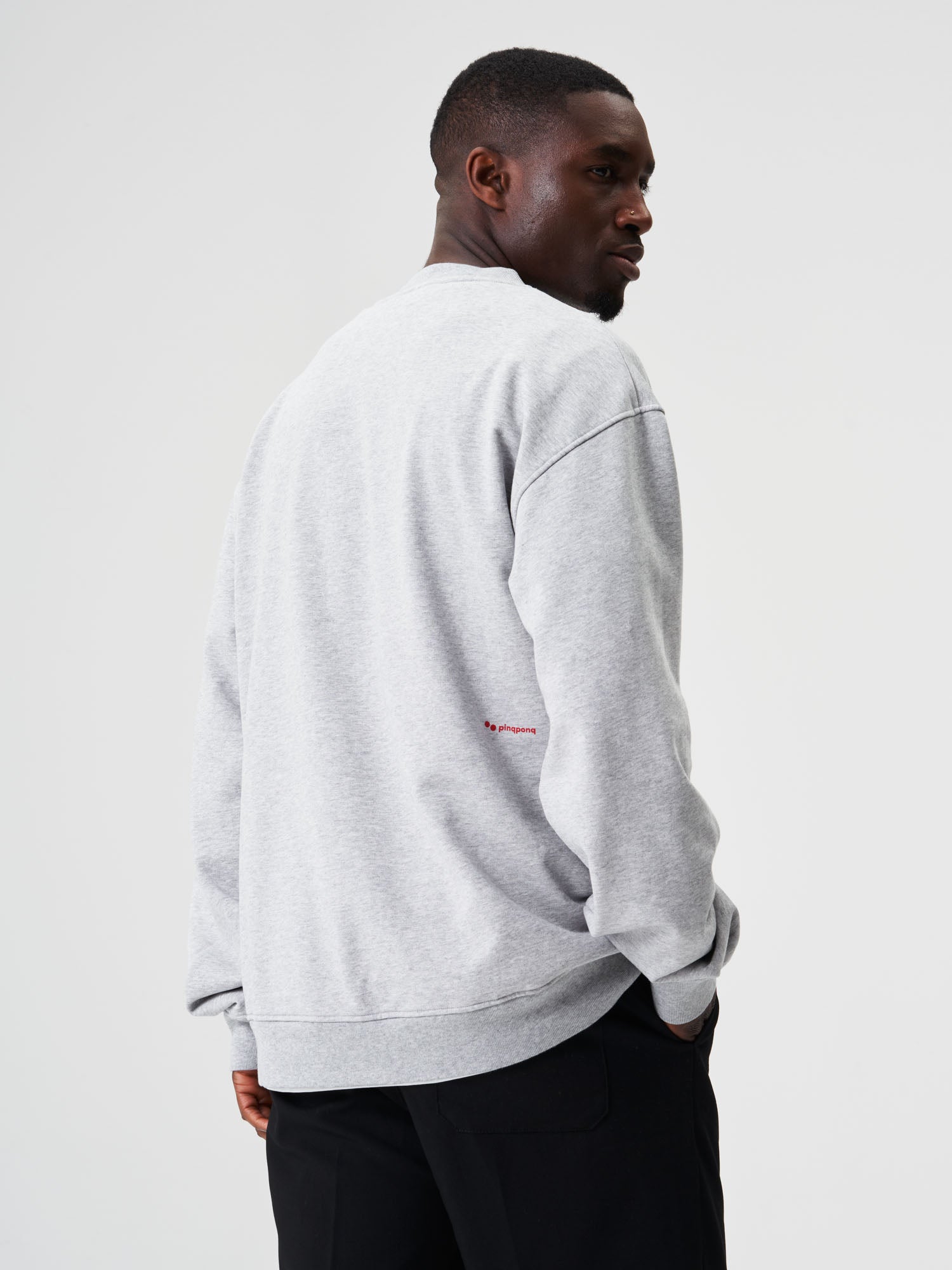 pinqponq-Sweatshirt-Unisex-Future-Grey-Melange-model-back