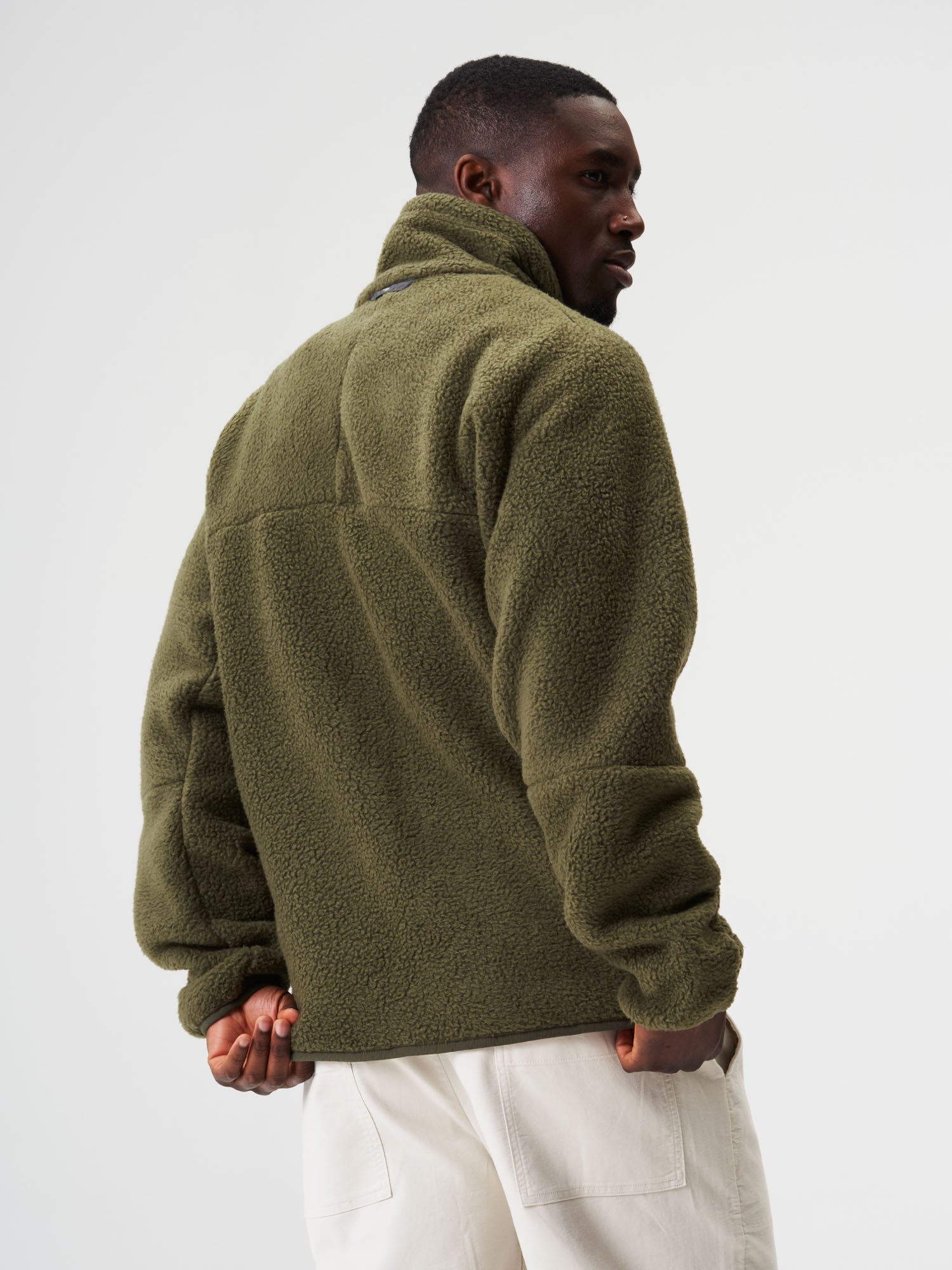 pinqponq-Fleece-Jacket-Men-Eternal-Olive-model-back