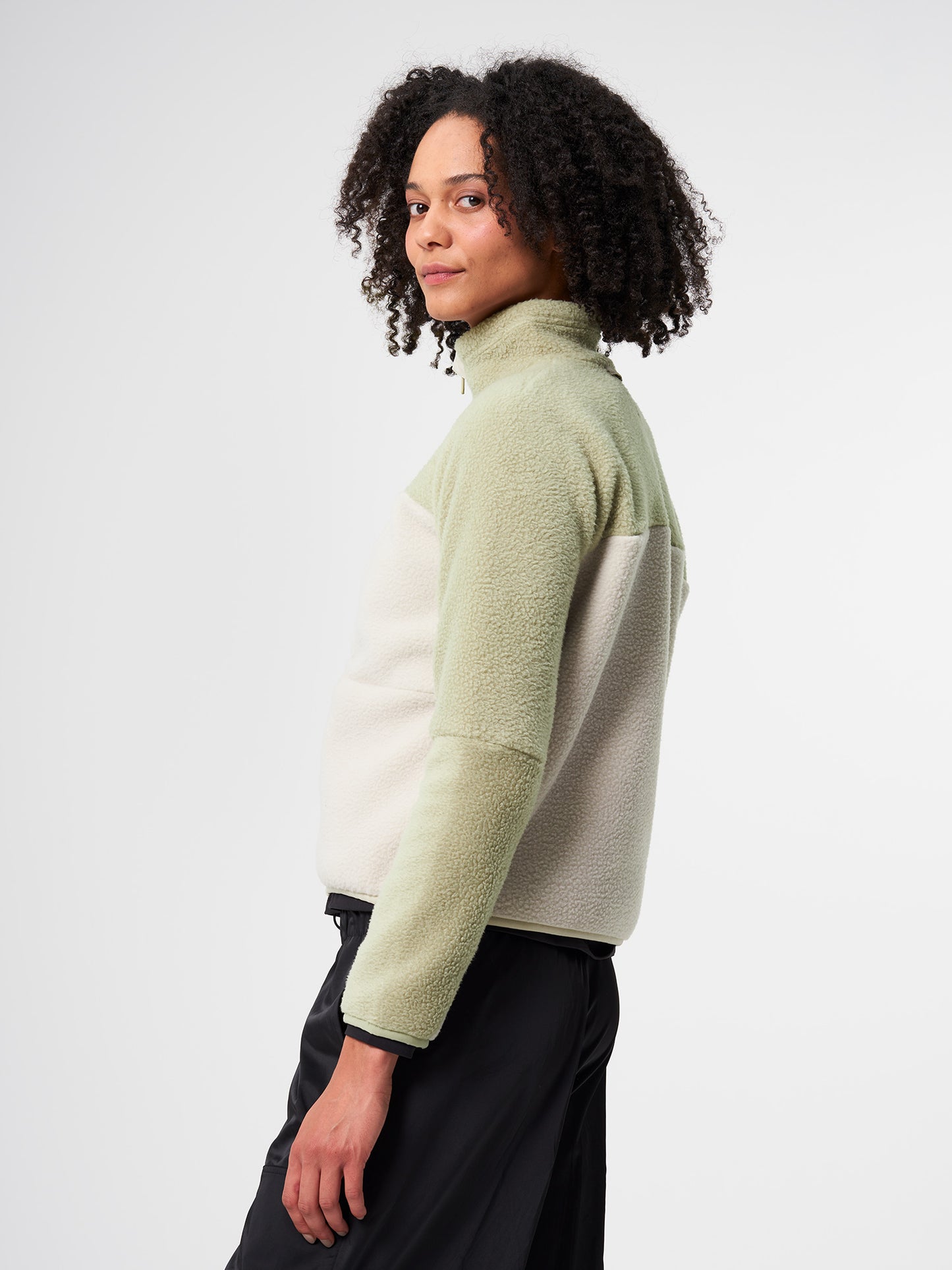 pinqponq-Fleece-Jacket-Women-Tune-Olive-model-side