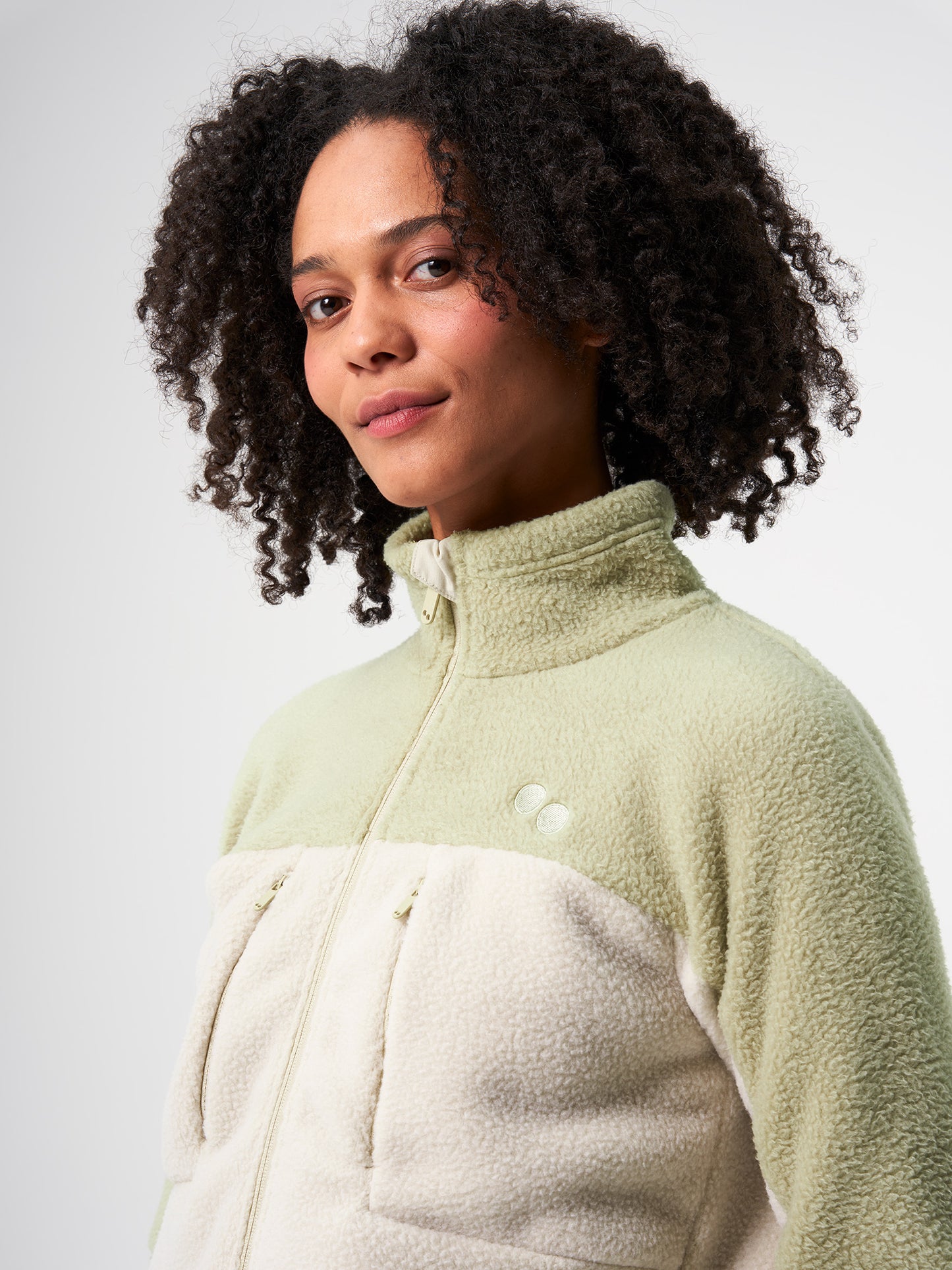 pinqponq-Fleece-Jacket-Women-Tune-Olive-model-front-detail