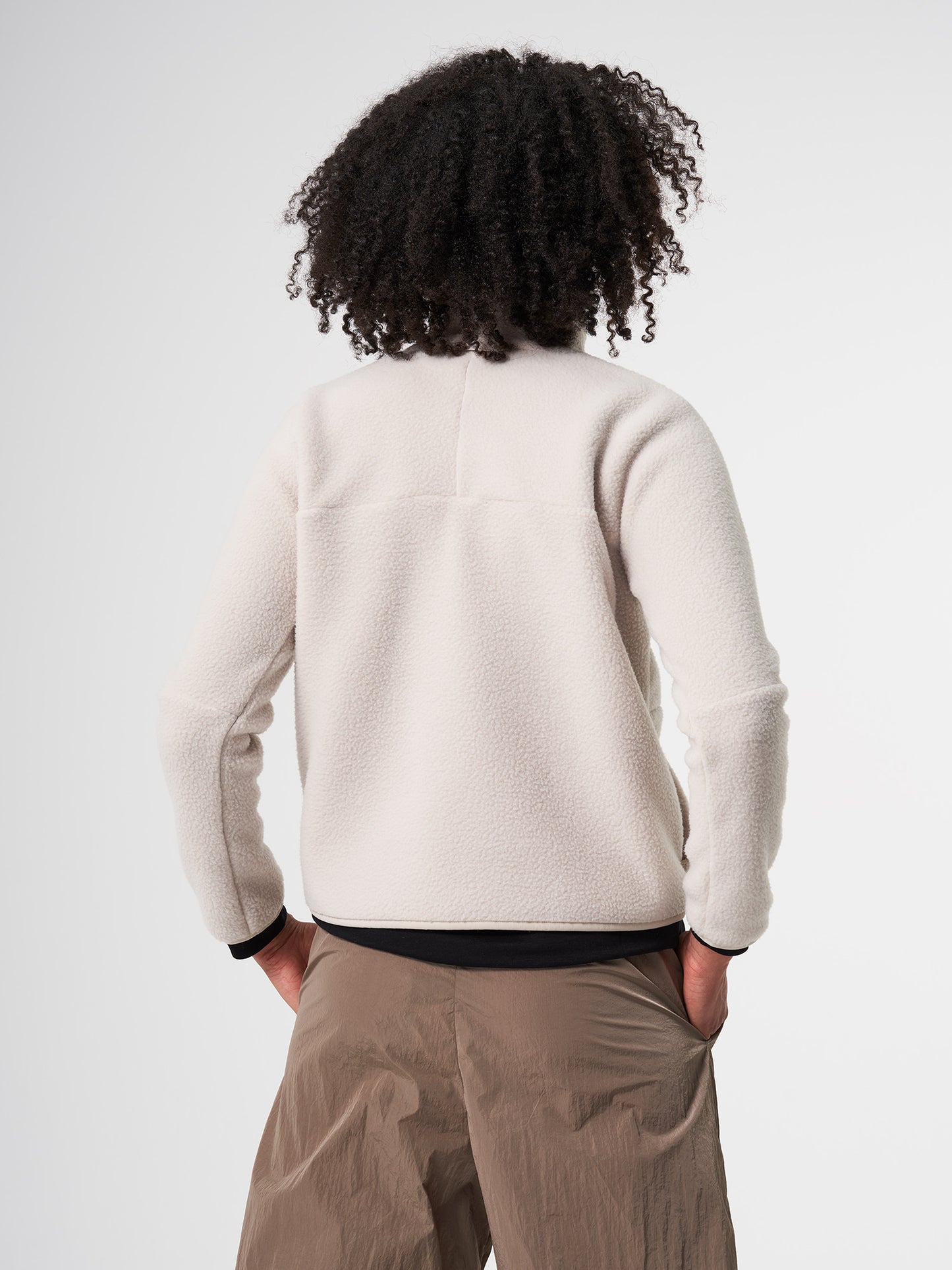 pinqponq-Fleece-Jacket-Women-Cliff-Beige-model-back